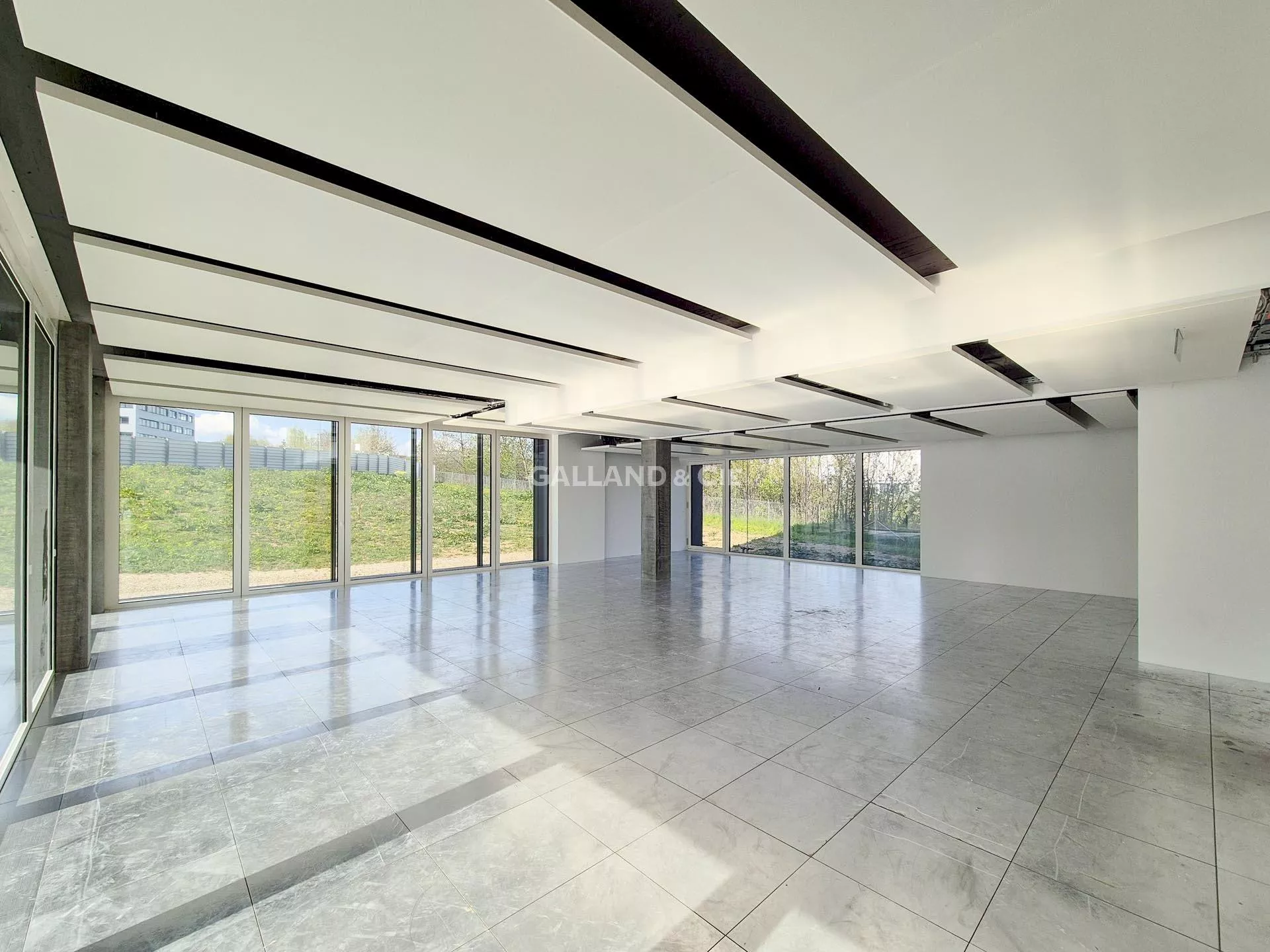 Bureau de 119m2 bénéficiant d'une belle luminosité : Photo 1