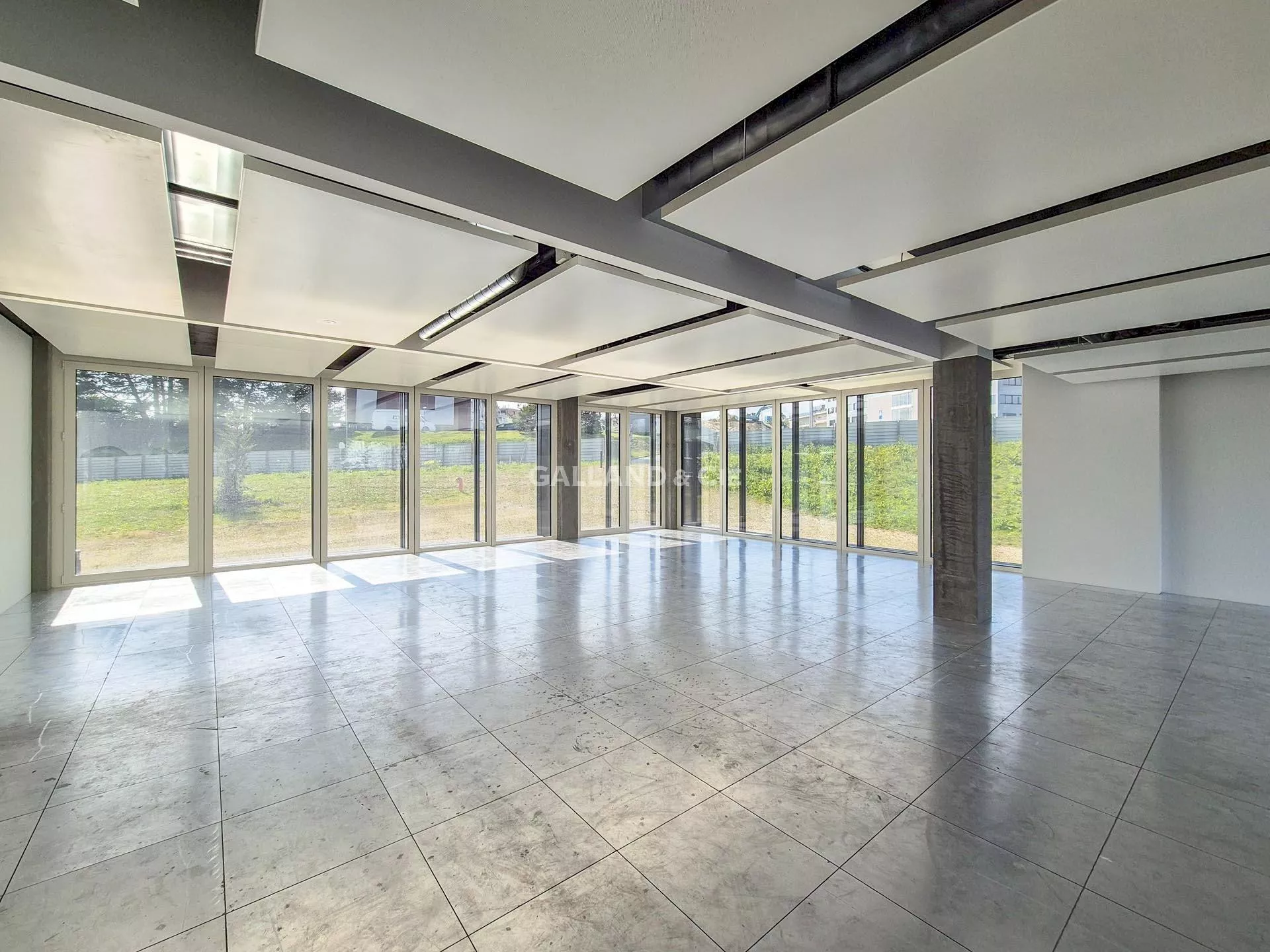 Bureau de 119m2 bénéficiant d'une belle luminosité : Photo 2