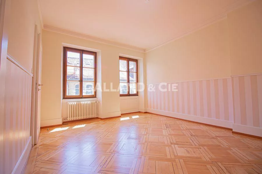 Très bel appartement spacieux et plein de charme de 3,5 pièces : Photo 5
