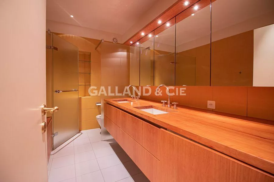 Très bel appartement spacieux et plein de charme de 3,5 pièces : Photo 7