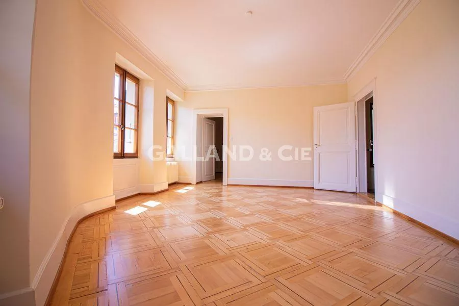 Très bel appartement spacieux et plein de charme de 3,5 pièces : Photo 8