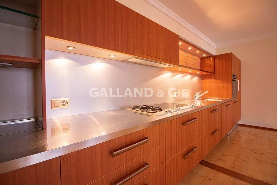 Très bel appartement spacieux et plein de charme de 3,5 pièces : Photo 9