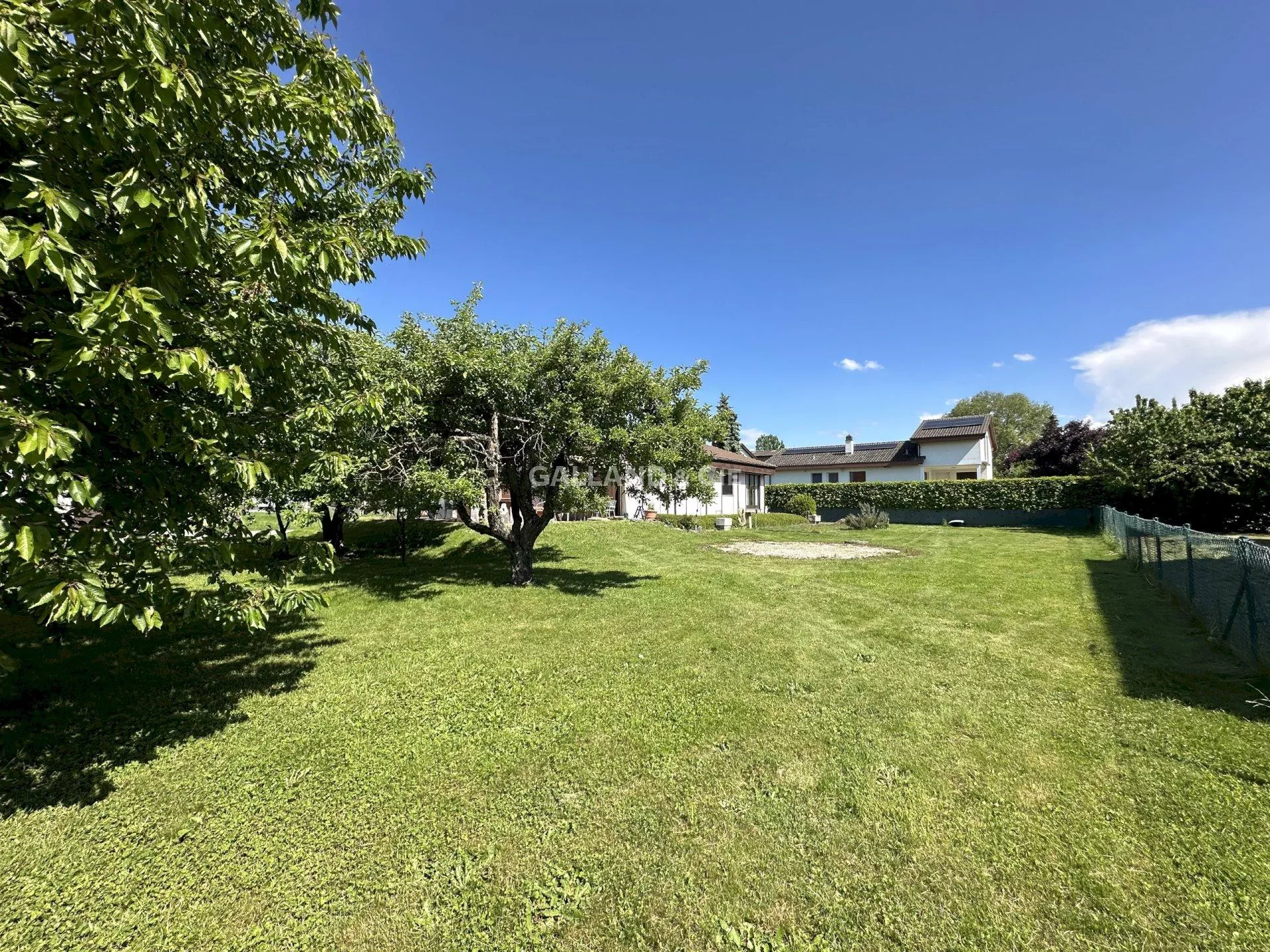 Terrain en zone villas : Photo 1