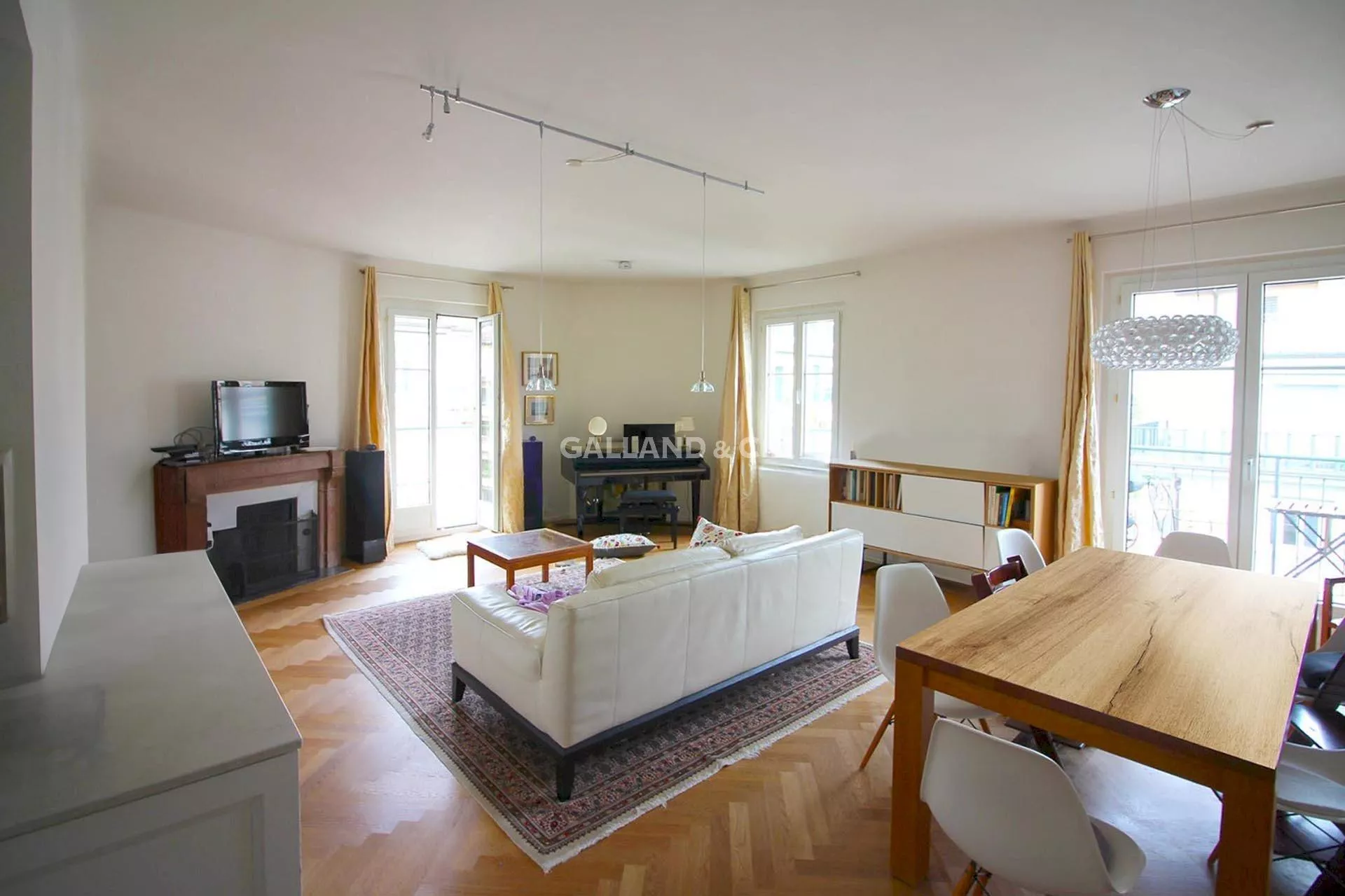 Superbe 4.5 pièces avec grand balcon : Photo 2