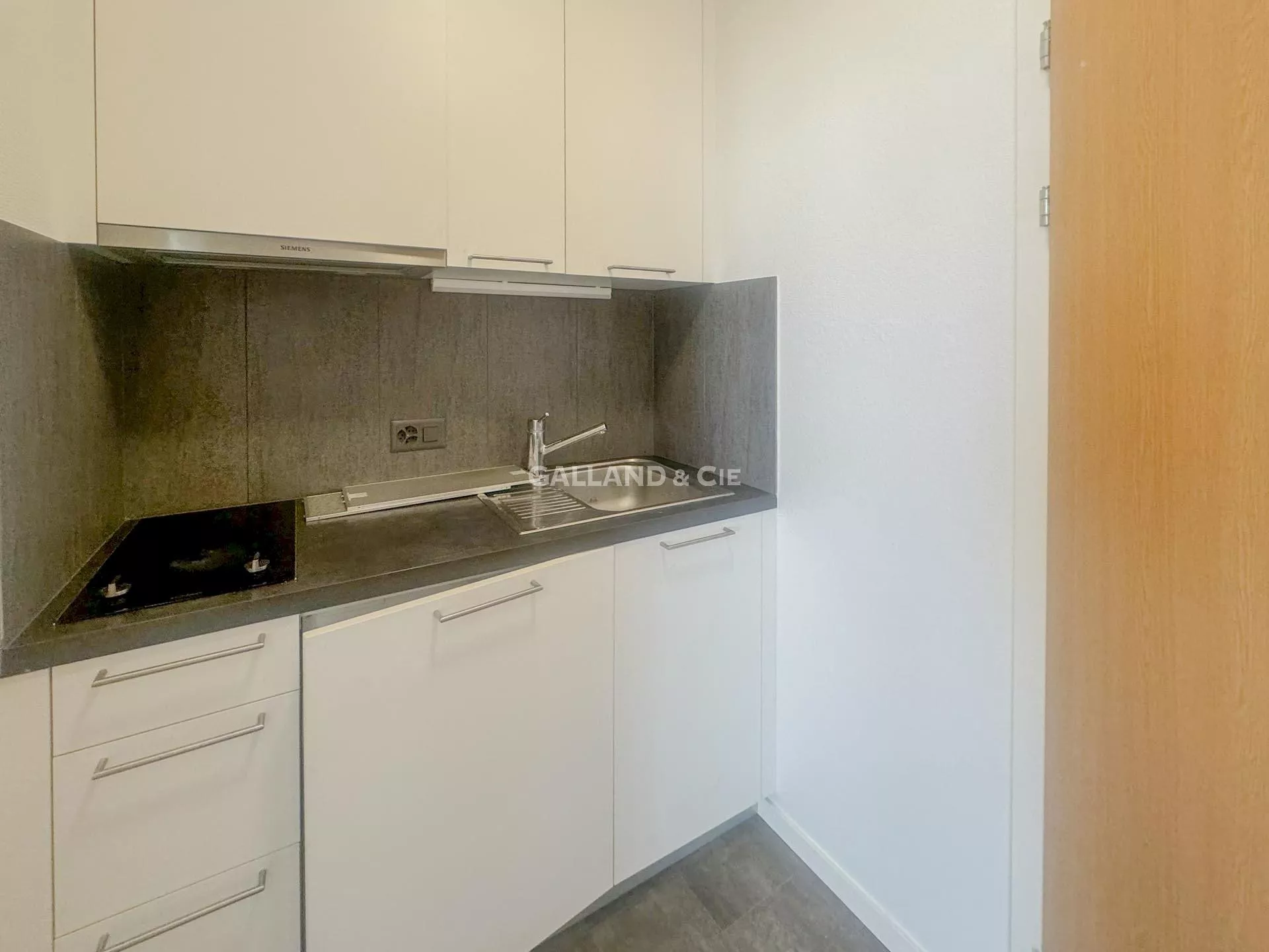 Studio au 3ème étage : Photo 3