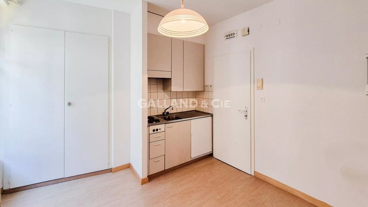 Studio en plein centre-ville de Lausanne (réservé aux femmes) : Photo 4