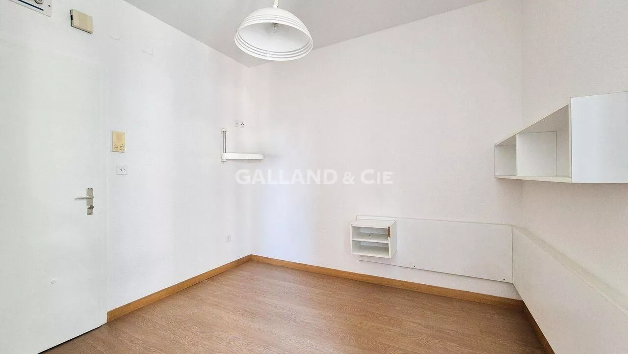 Studio en plein centre-ville de Lausanne (réservé aux femmes) : Photo 2