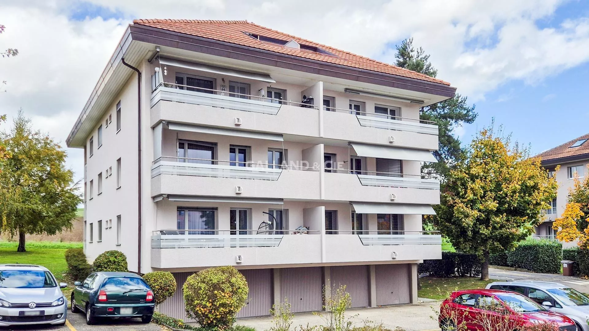 Paisible appartement de 3,5 pièces au 1er étage : Photo 1