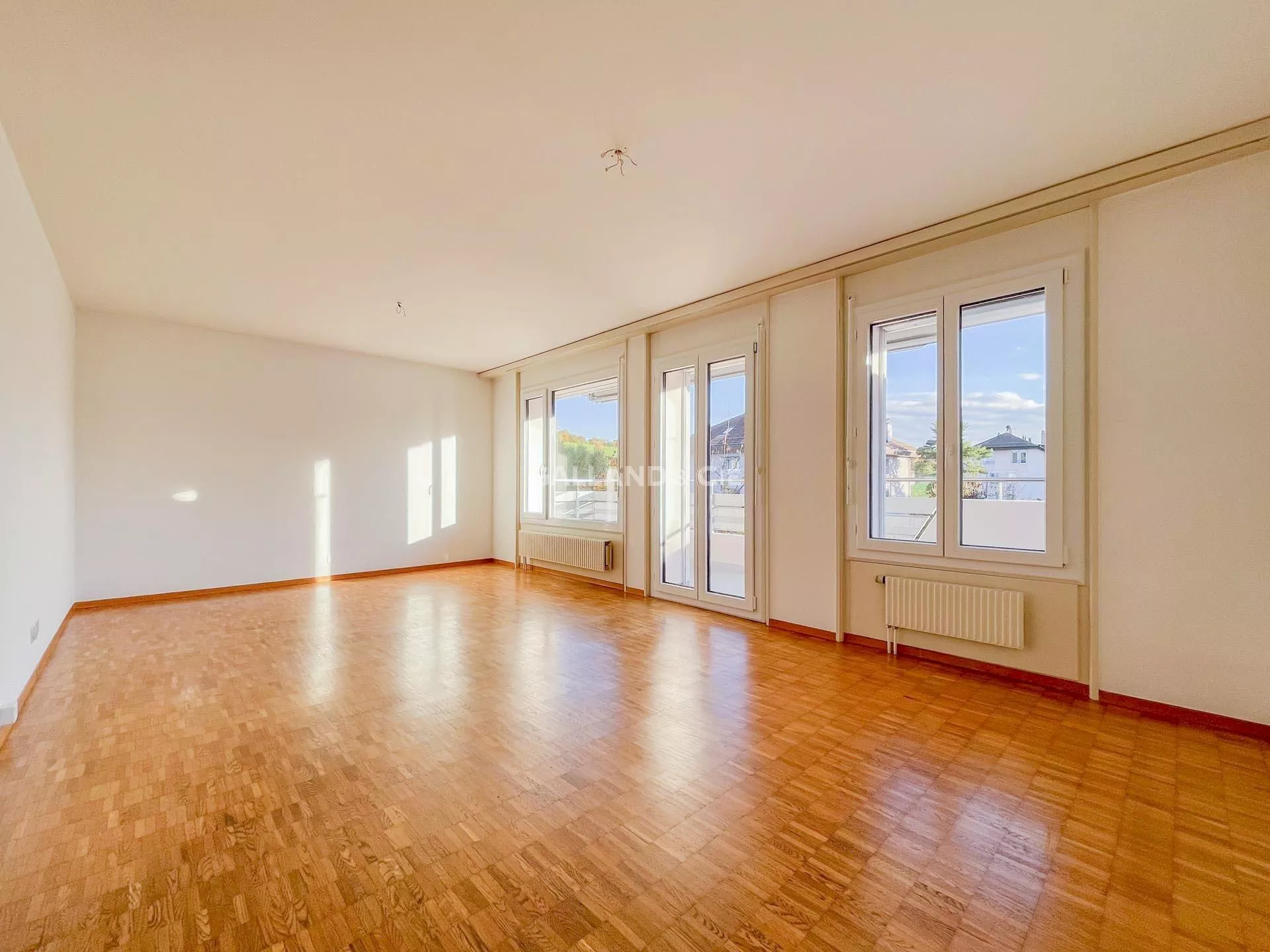 Paisible appartement de 3,5 pièces au 1er étage : Photo 2