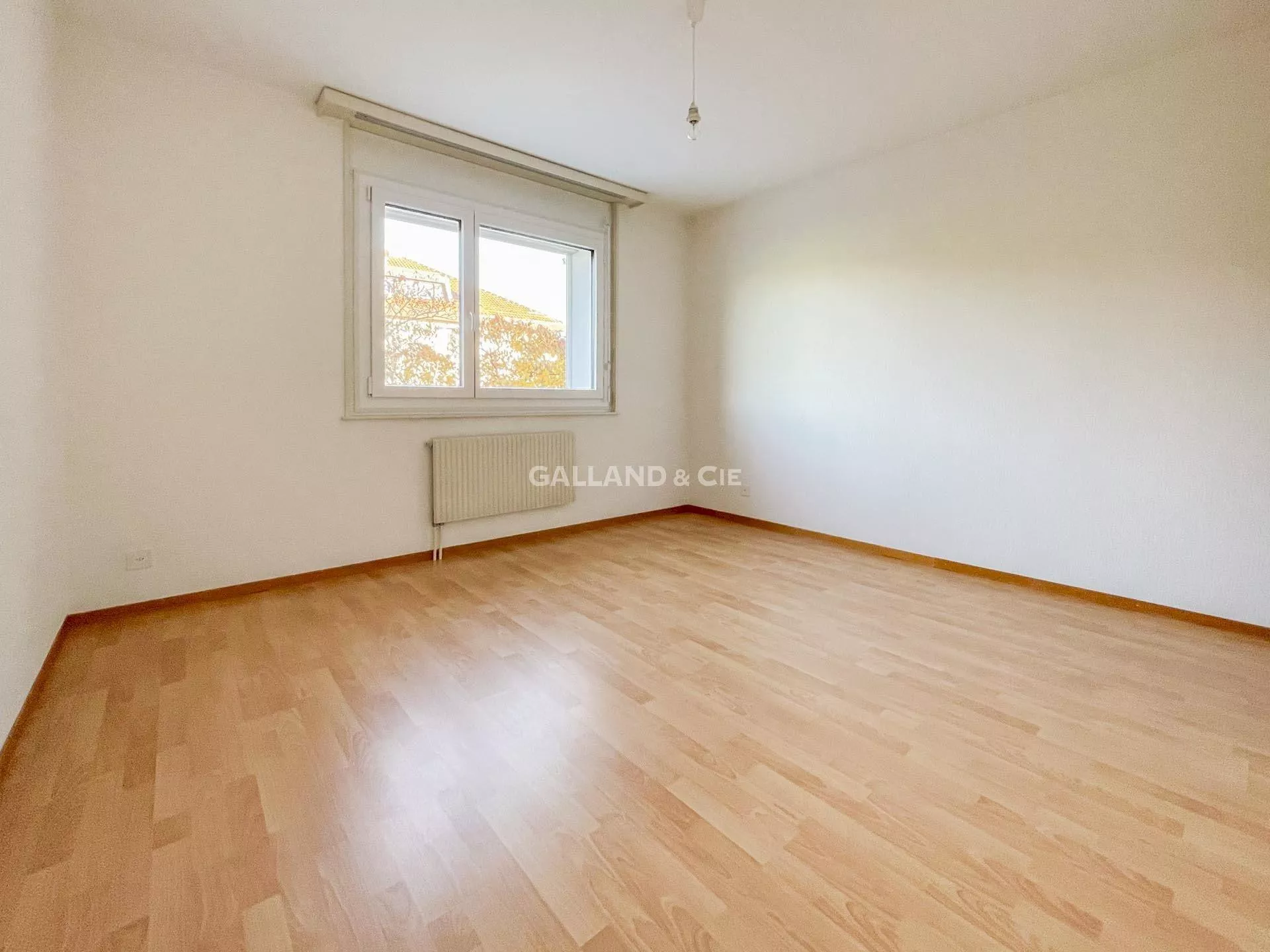Paisible appartement de 3,5 pièces au 1er étage : Photo 3