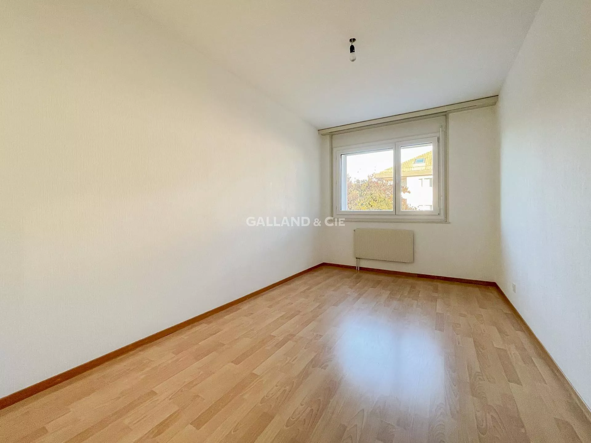 Paisible appartement de 3,5 pièces au 1er étage : Photo 4