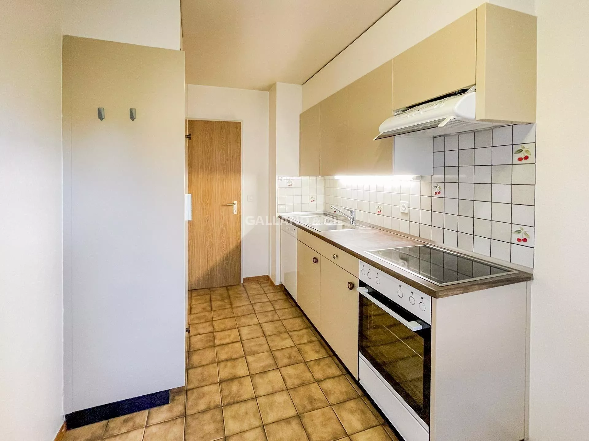 Paisible appartement de 3,5 pièces au 1er étage : Photo 5