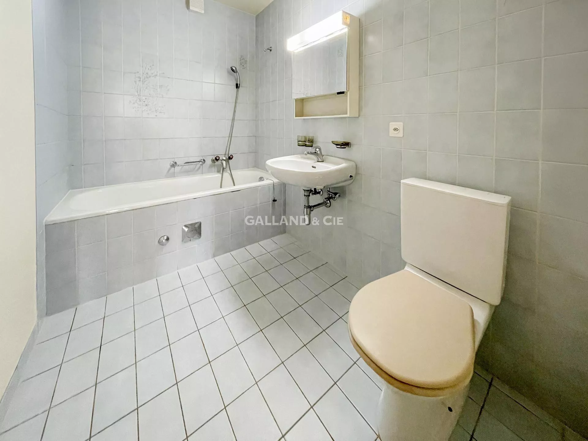 Paisible appartement de 3,5 pièces au 1er étage : Photo 8