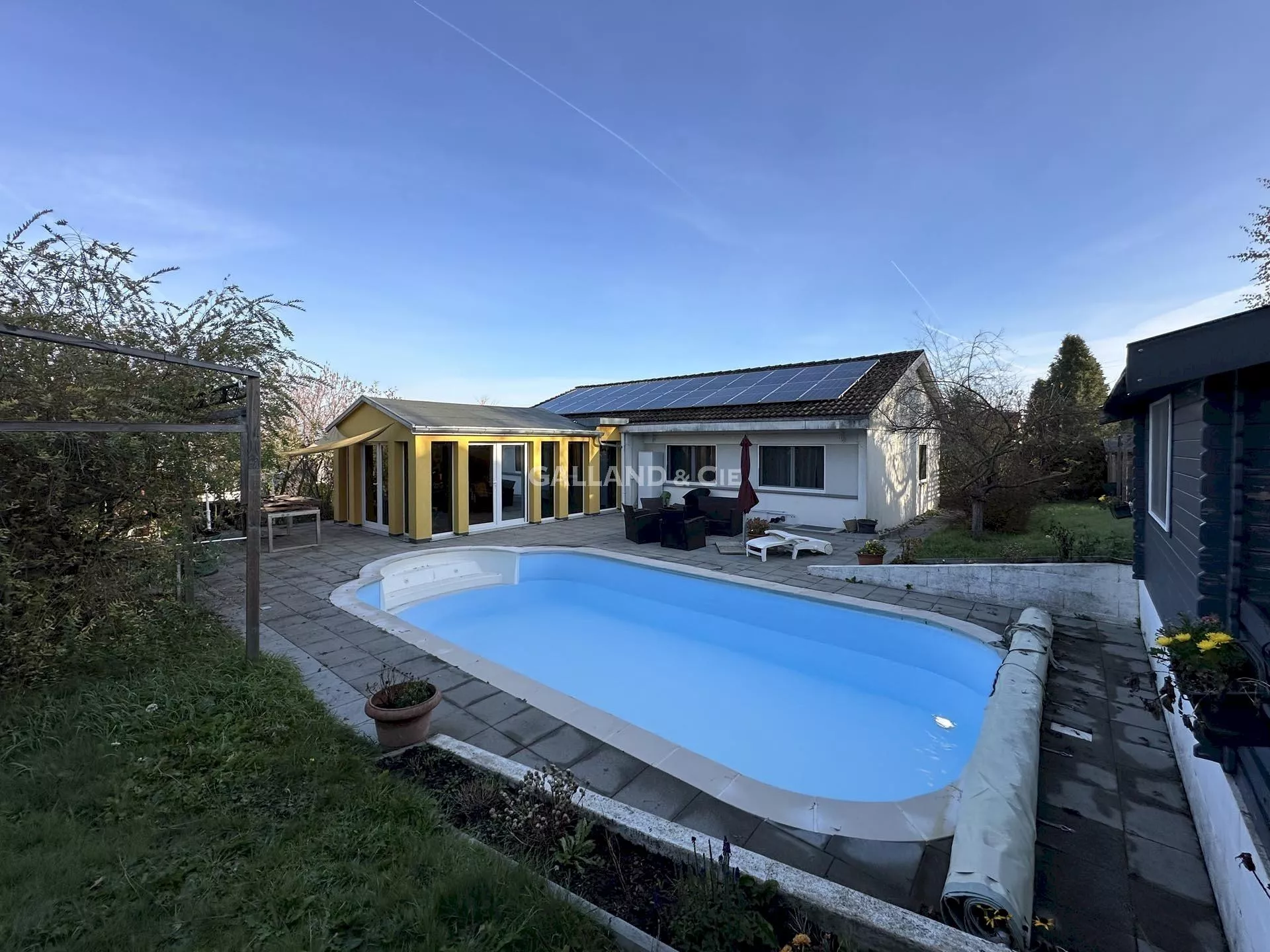 Splendide villa individuelle de 7.5 pièces avec piscine : Photo 2