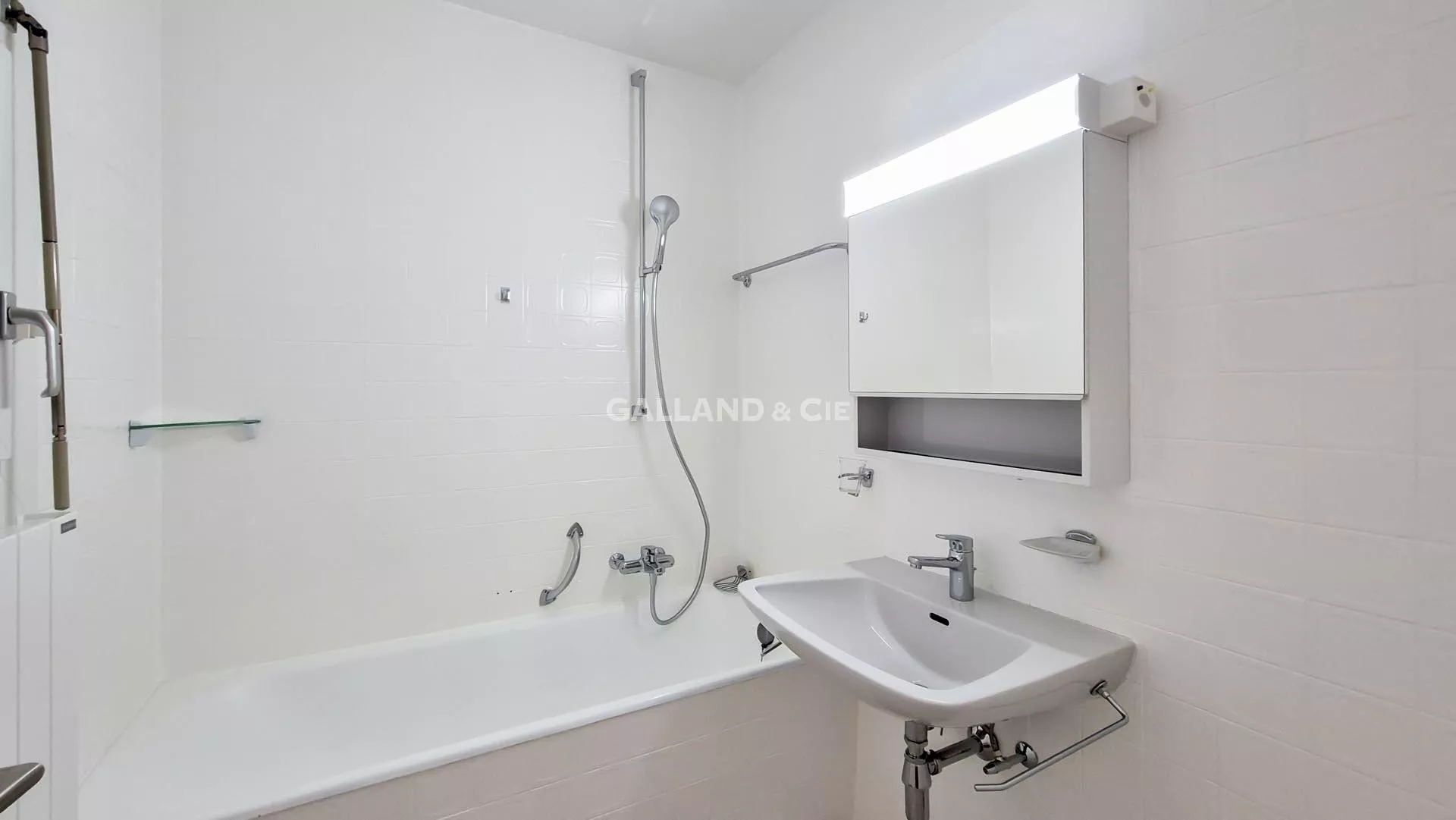 Appartement Contemporain à Pully, vivez à deux pas du port ! : Photo 11