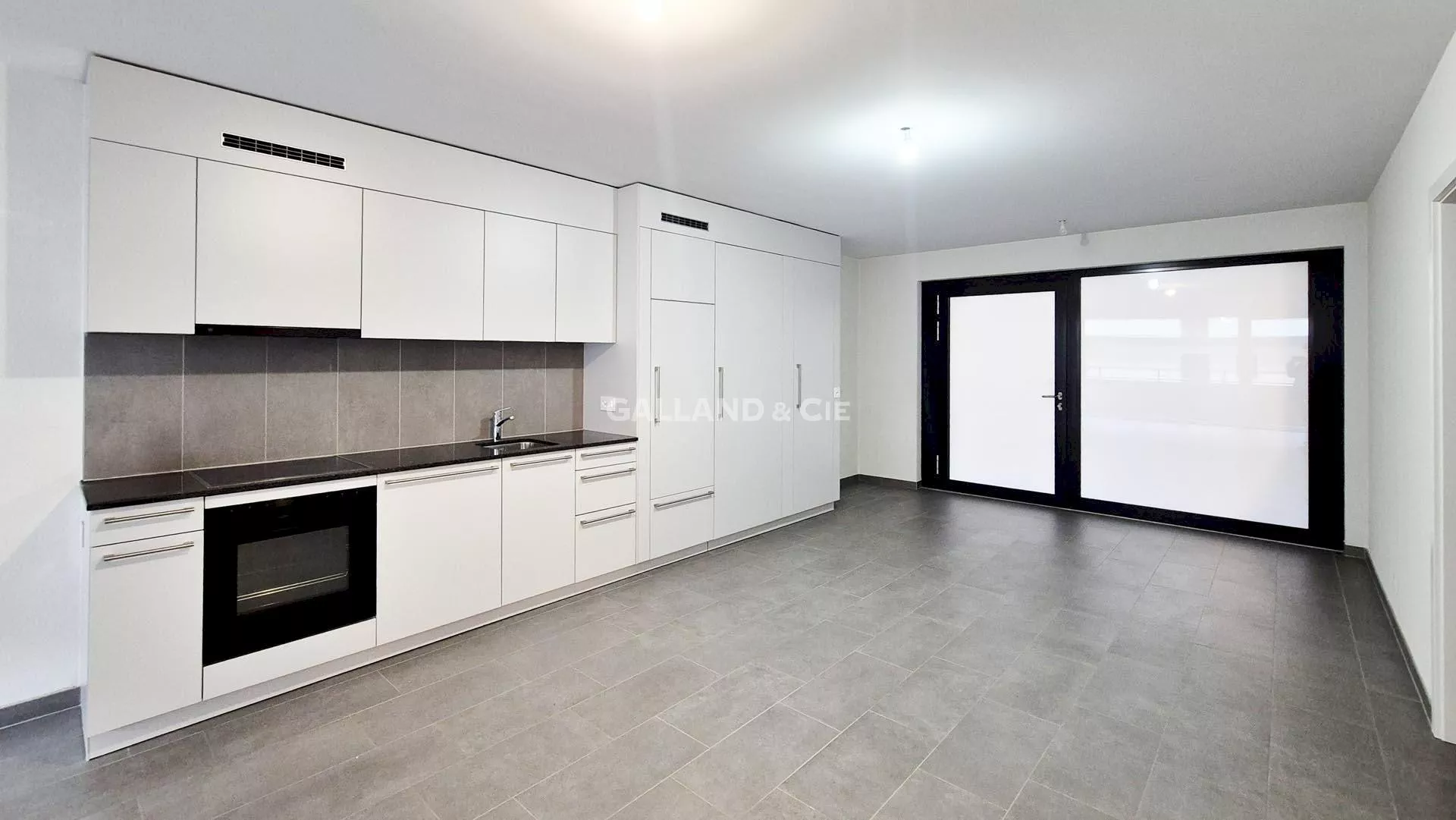 3.5 pièces à Saxon, lumineux et moderne à deux pas des montagnes : Photo 1