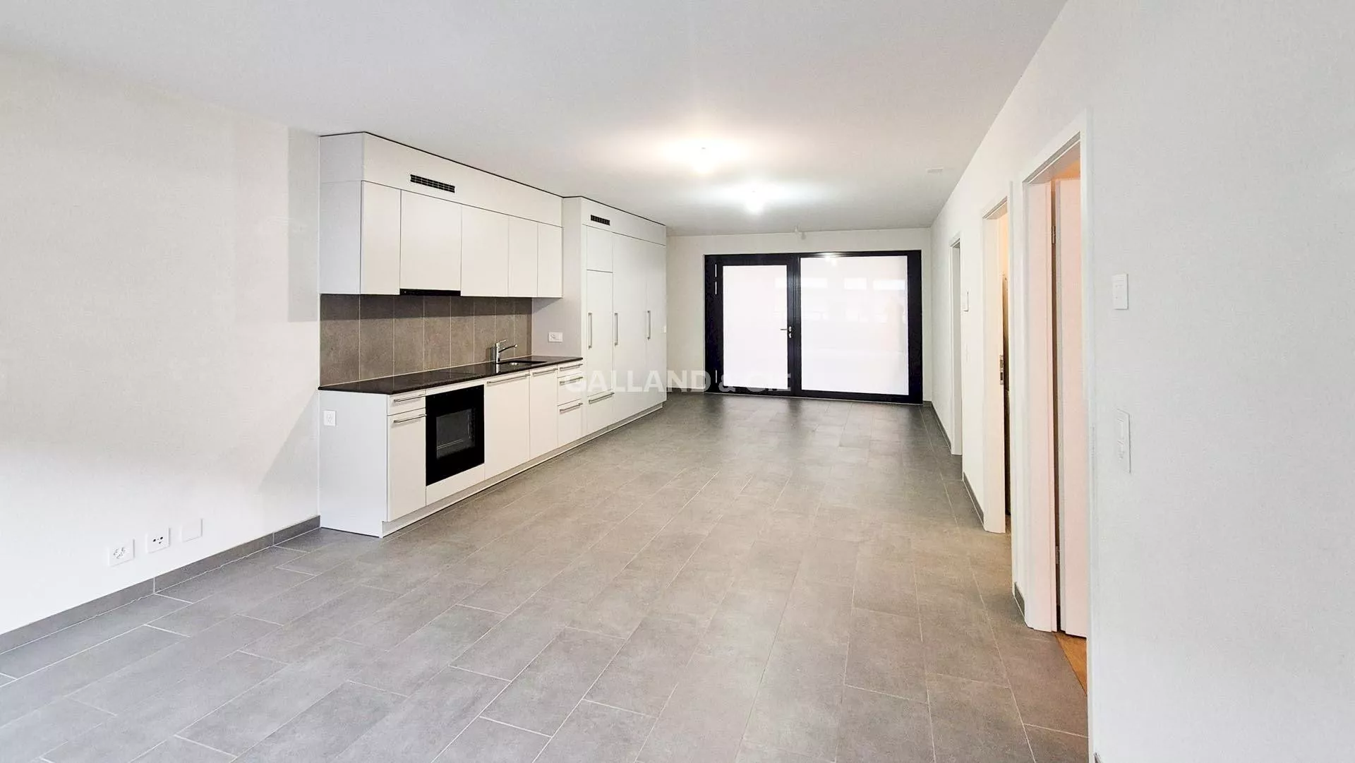 3.5 pièces à Saxon, lumineux et moderne à deux pas des montagnes : Photo 2