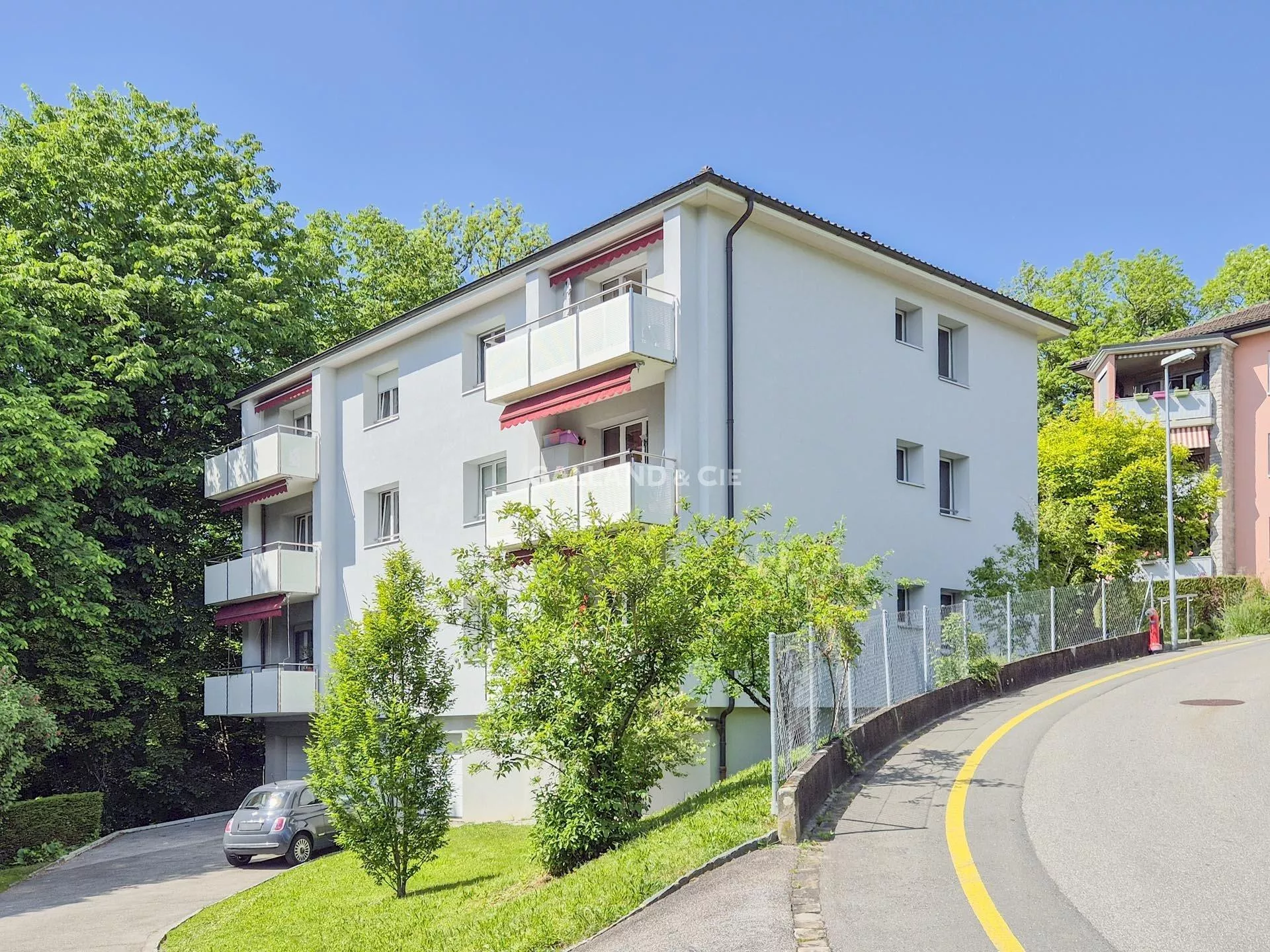 Appartement de 3.5 pièces rénové au 1er étage : Photo 1