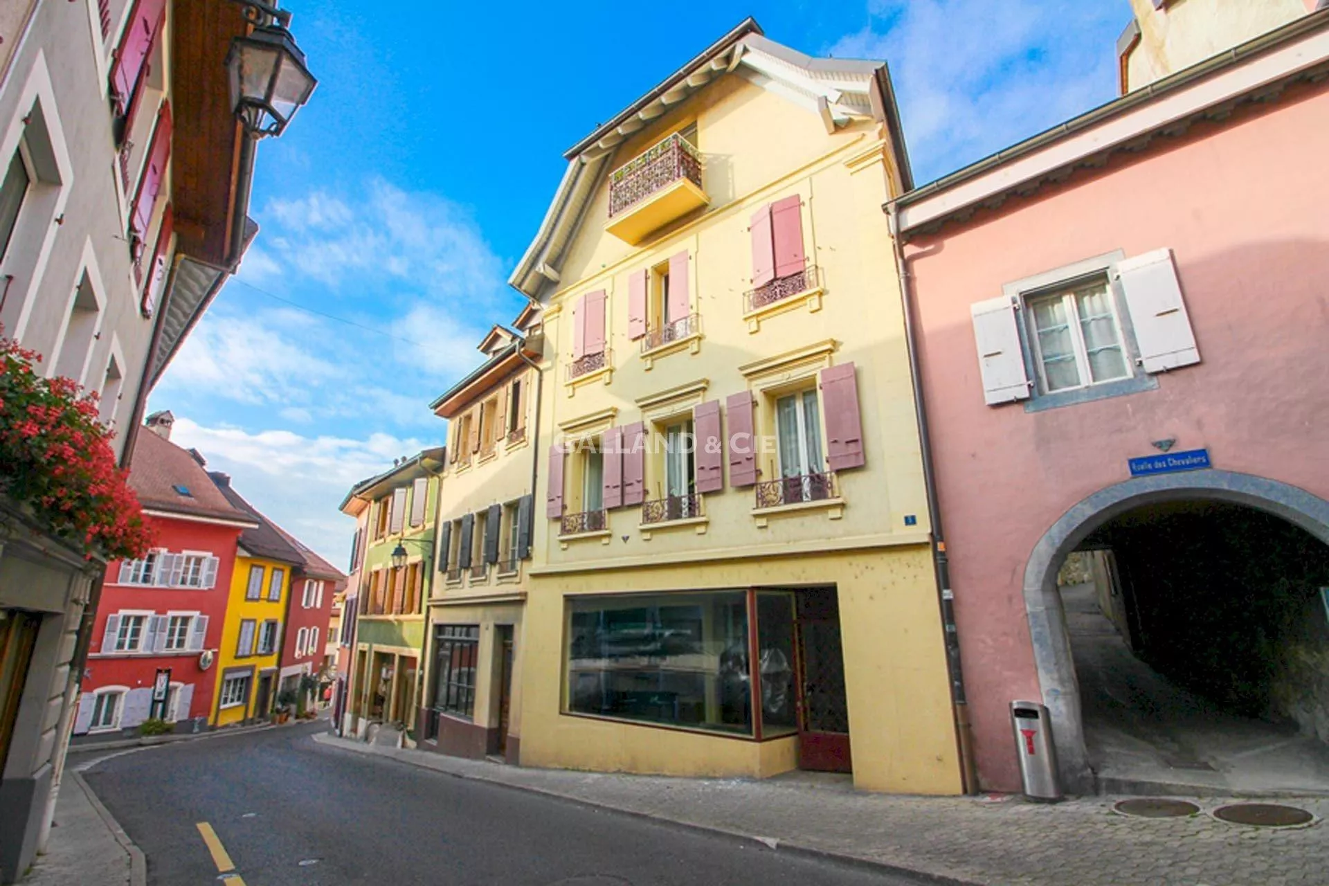 Immeuble de 4 logements et 1 commerce : Photo 1