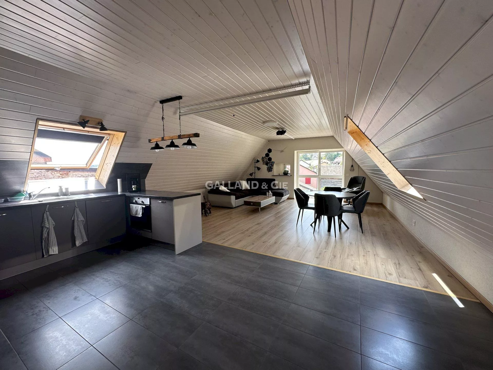 Immeuble de 4 logements et 1 commerce : Photo 2