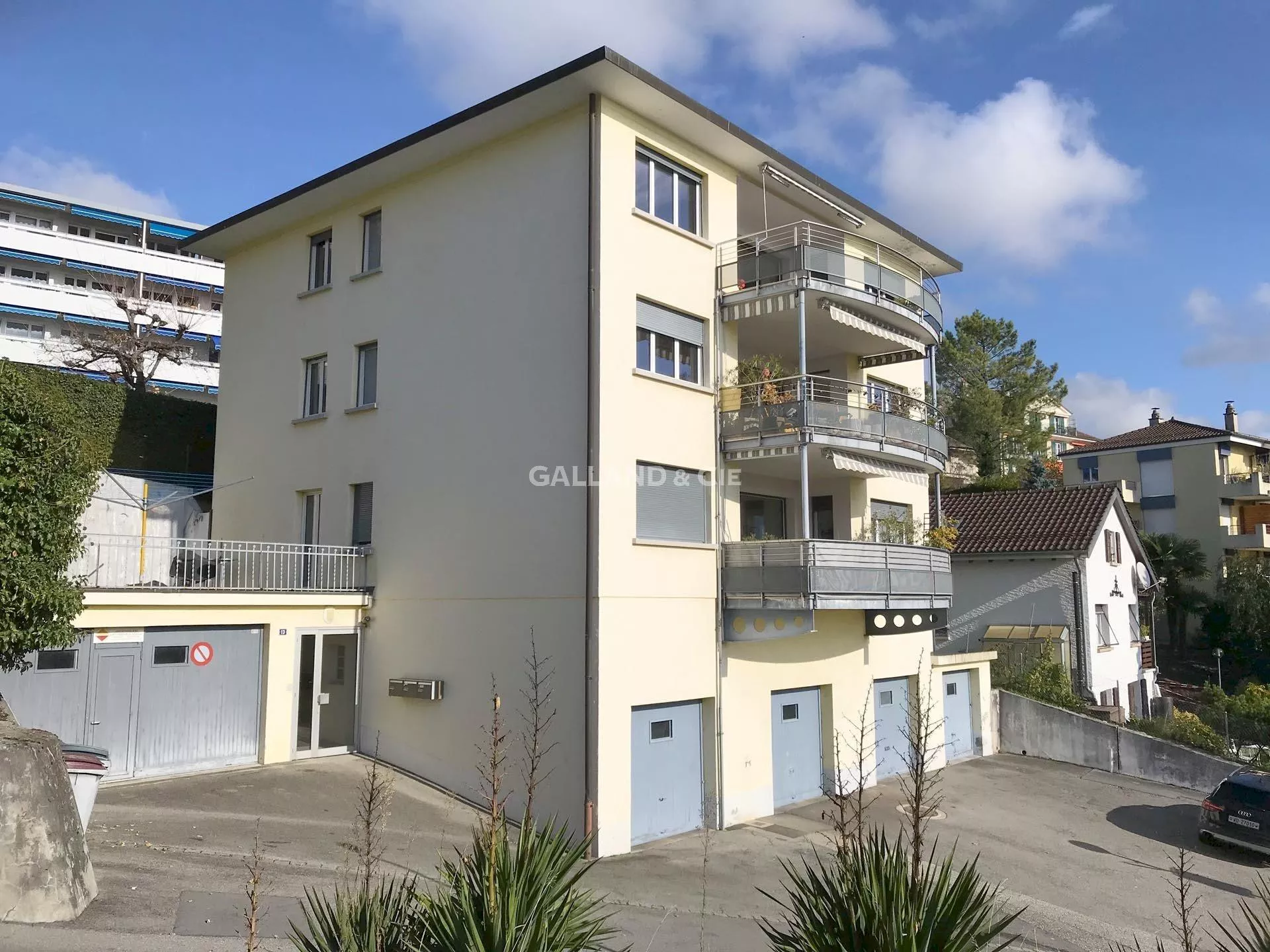 Appartement de 6 pièces au 1er étage avec balcon : Photo 1