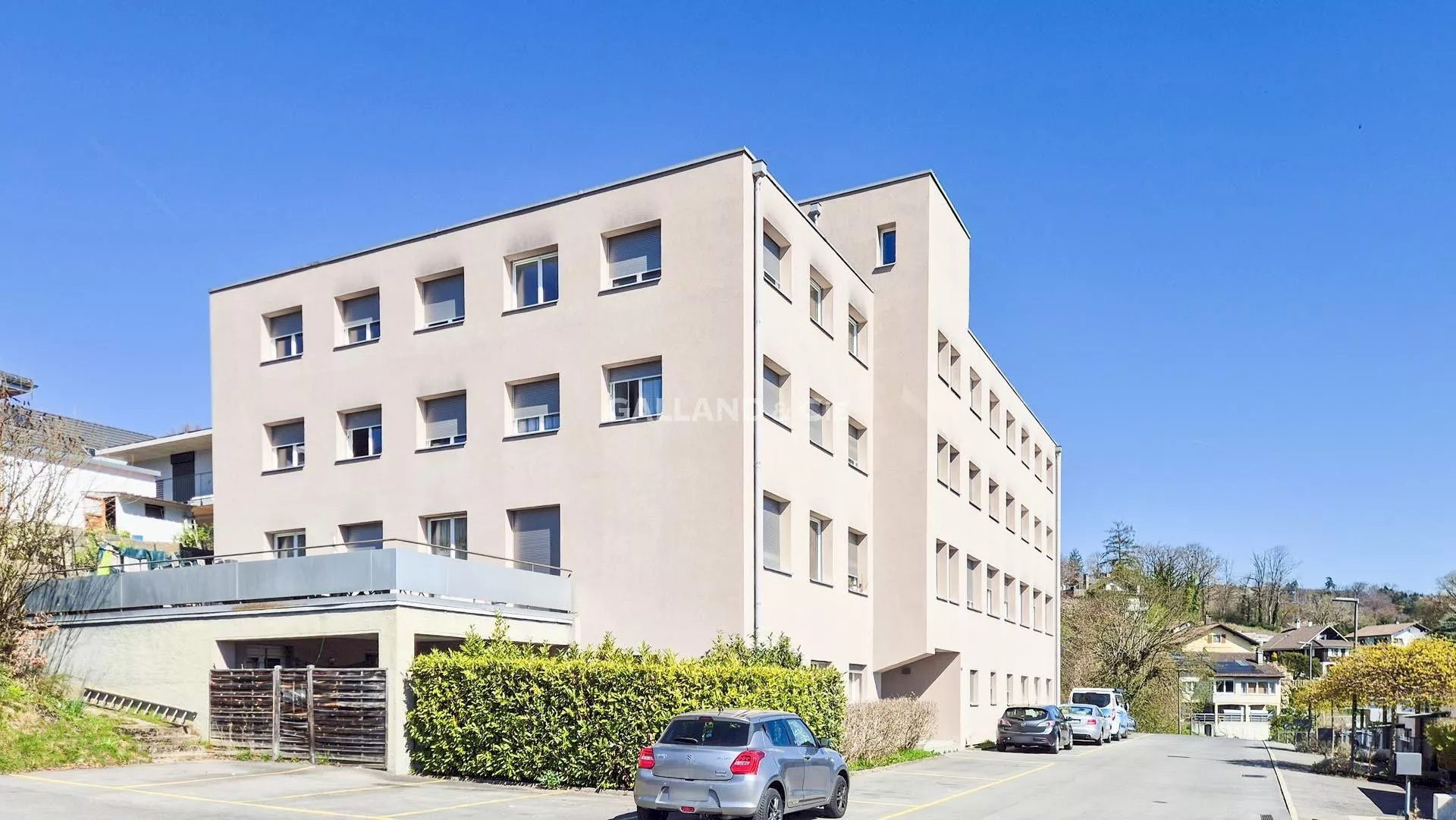 Appartement de 2.5 pièces au 3ème étage avec un balcon : Photo 2