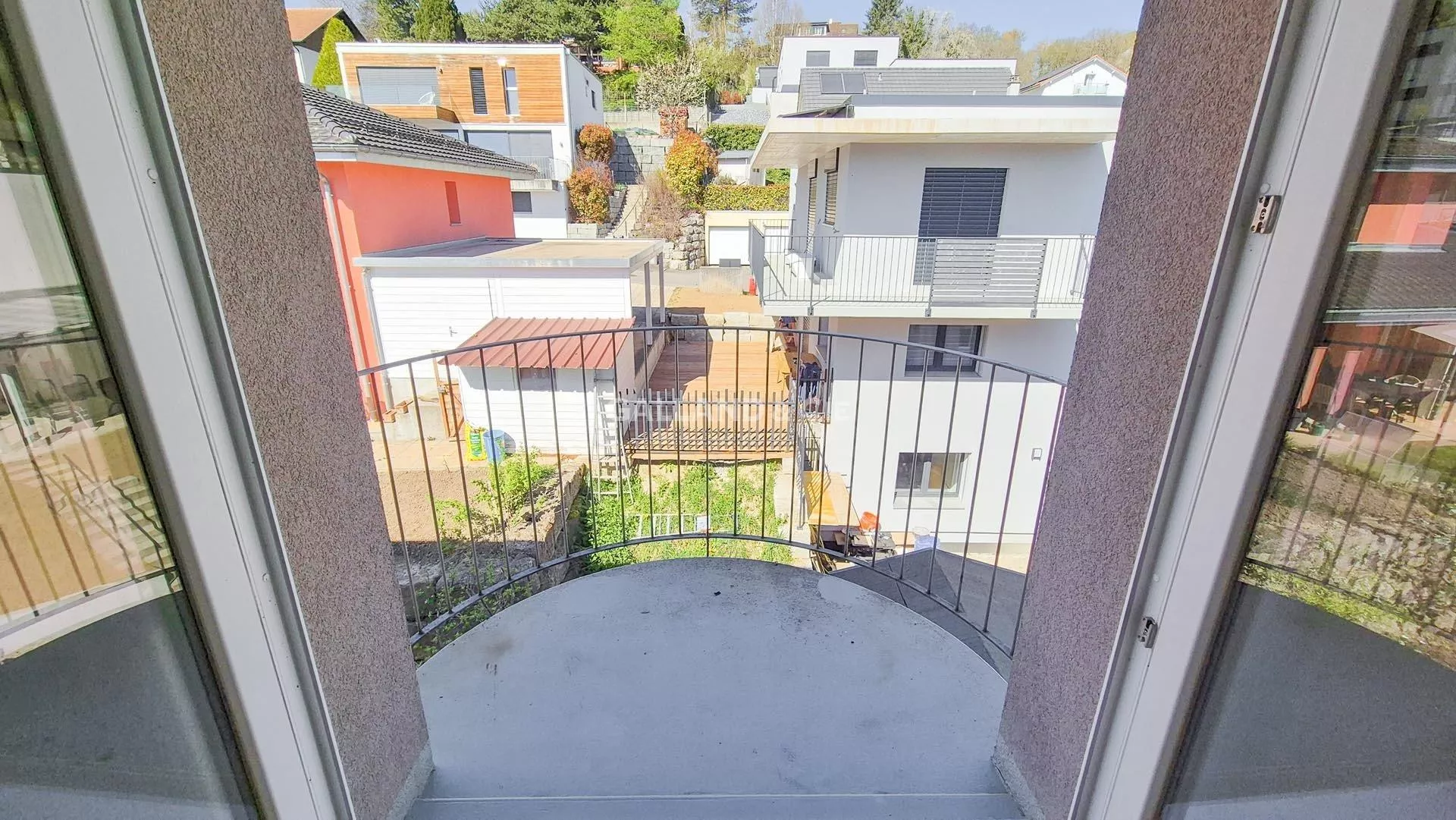 Appartement de 2.5 pièces au 3ème étage avec un balcon : Photo 4