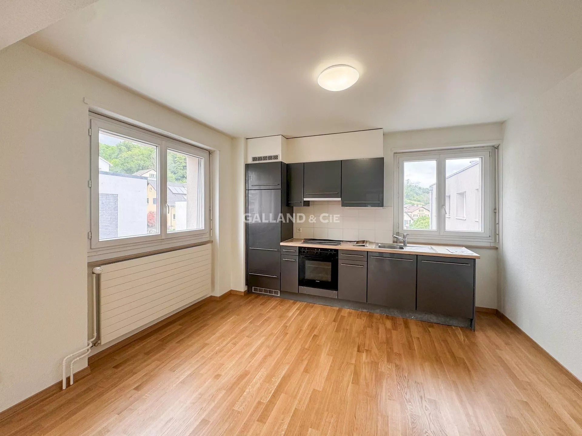 Appartement de 2.5 pièces au 3ème étage avec un balcon : Photo 6
