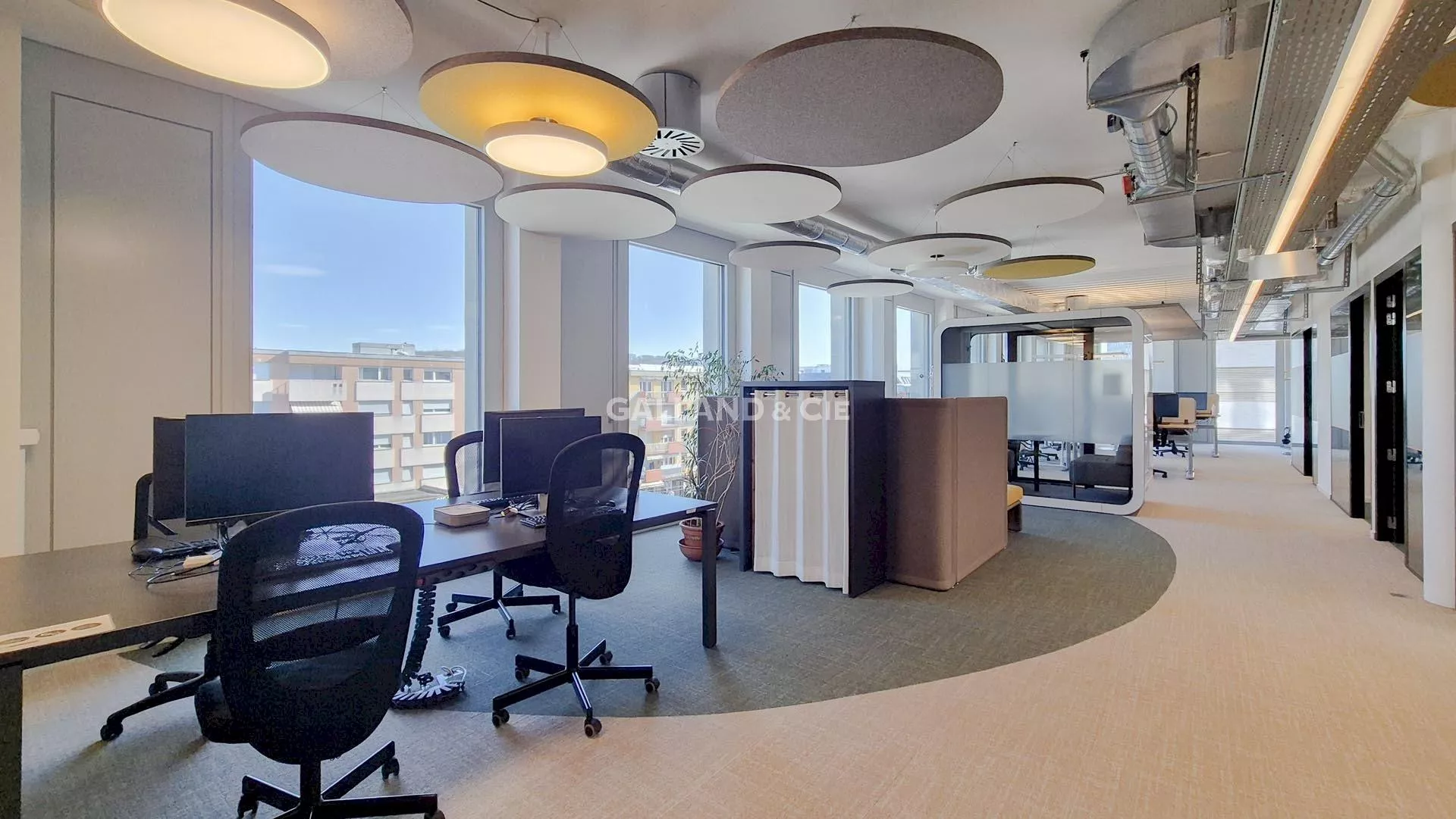 Surface de bureaux moderne de 285 m² – 28 postes équipés : Photo 2