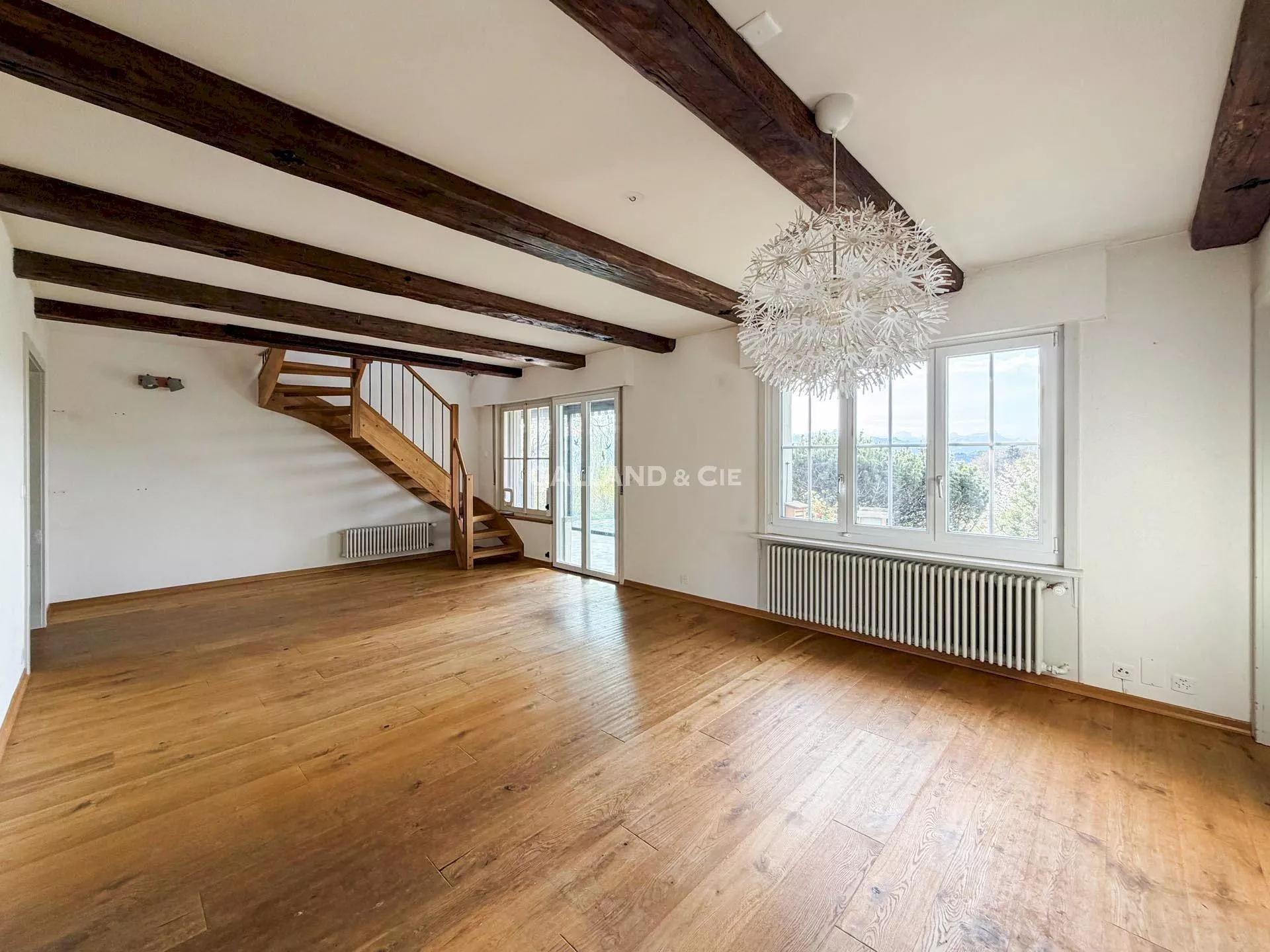 Maison individuelle avec surface d'activité et grand jardin : Photo 1