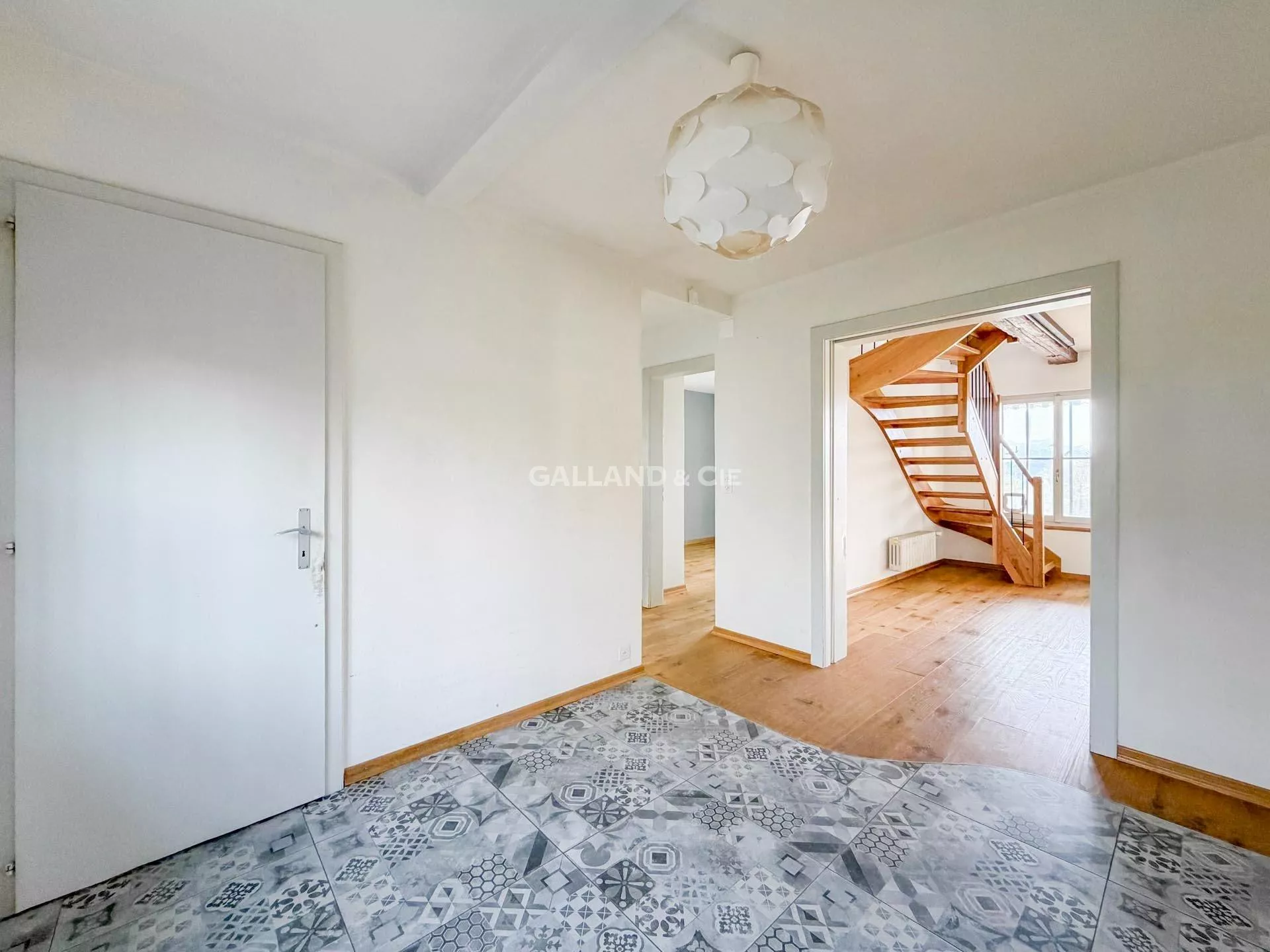 Maison individuelle avec surface d'activité et grand jardin : Photo 3