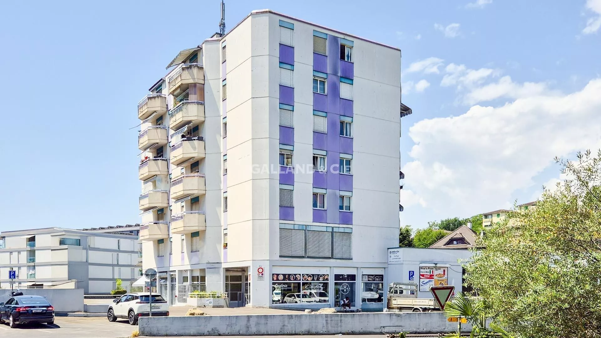 Locaux commerciaux au rez-de-chaussée. : Photo 1