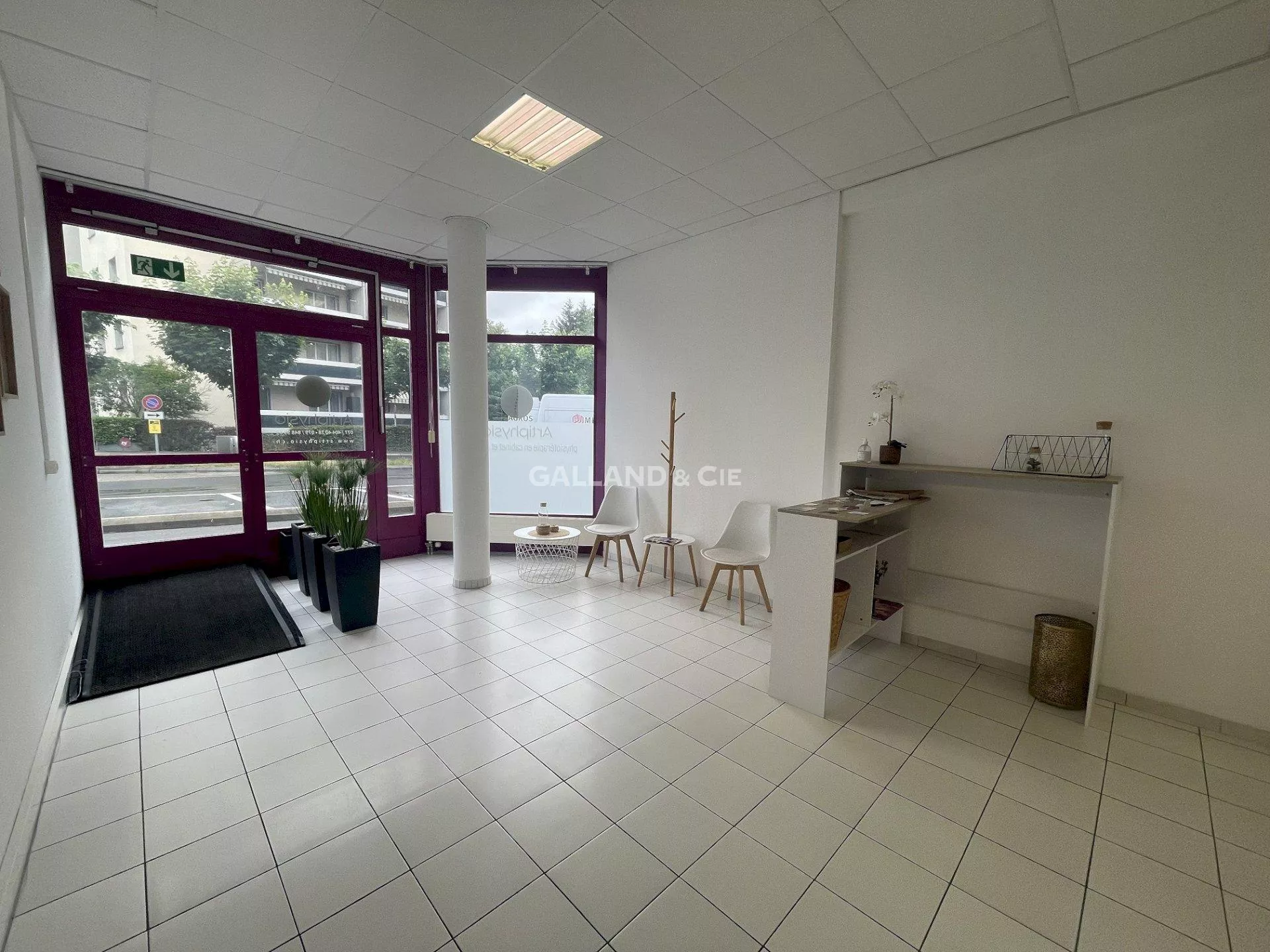 Locaux commerciaux au rez-de-chaussée. : Photo 4