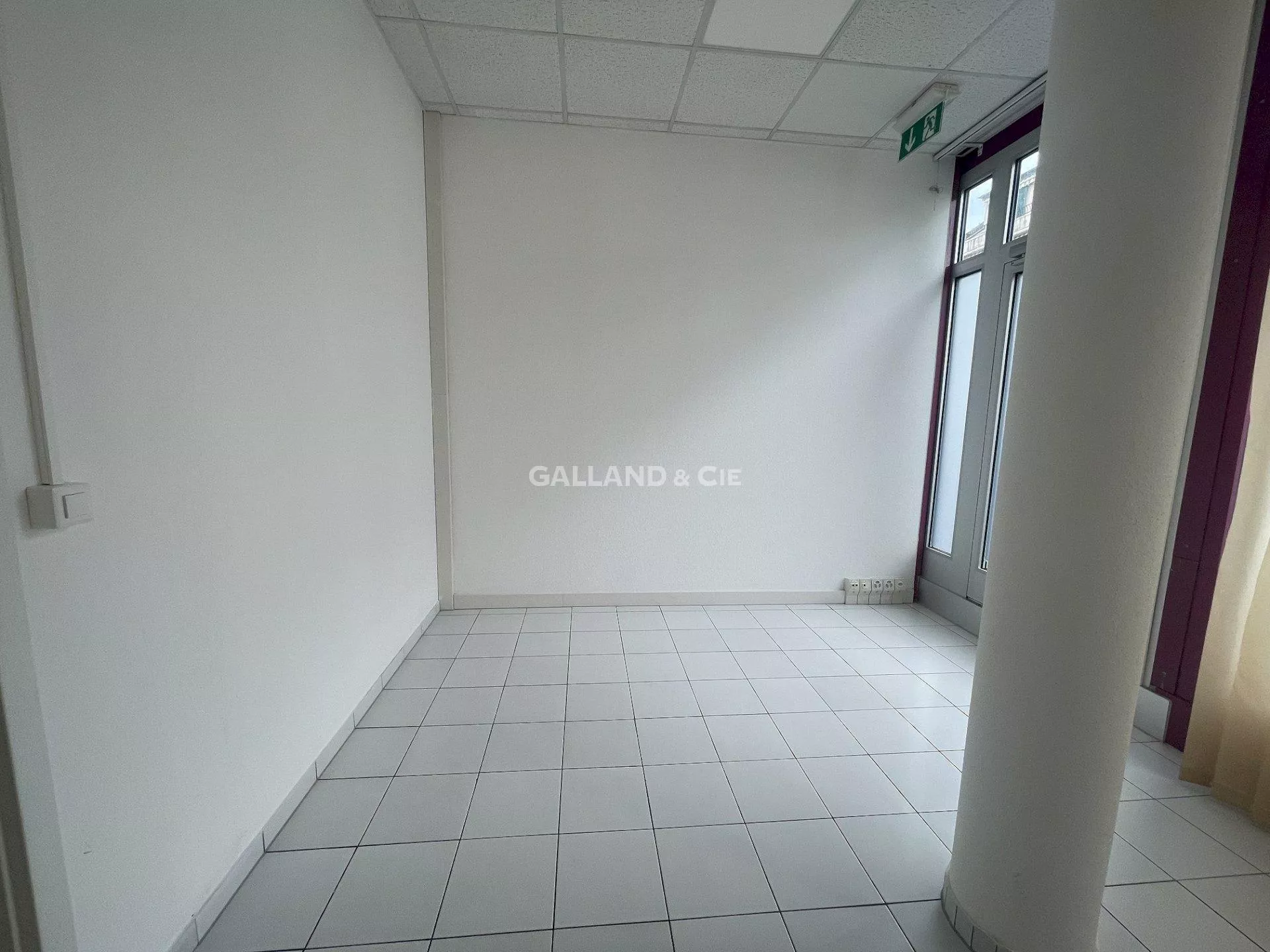 Locaux commerciaux au rez-de-chaussée. : Photo 8