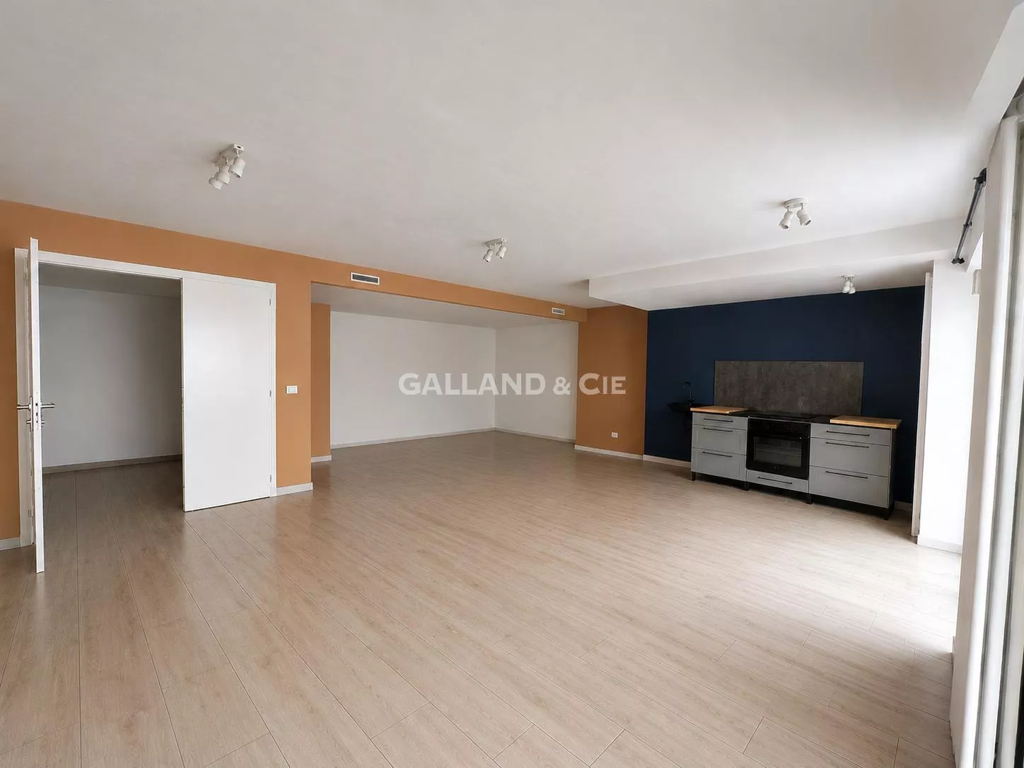 Belle surface pour bureaux ou commerce - ~164 m² : Photo 1