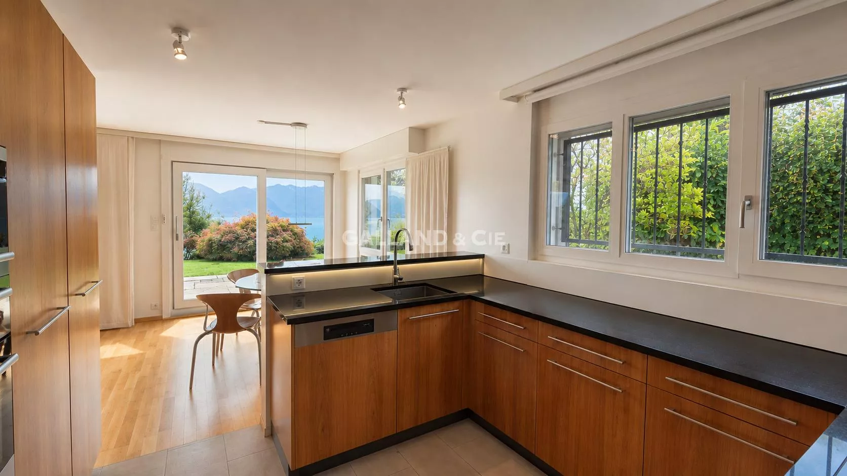 Magnifique appartement avec une incroyable vue lac : Photo 2