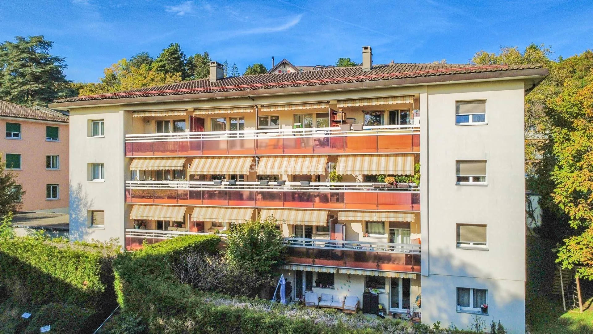 Pully - Un 5 pièces entièrement rénové avec balcon, prêt à vous séduire : Photo 1
