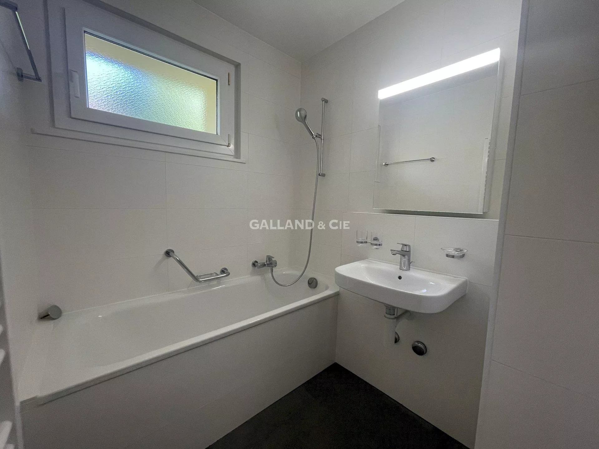 Pully - Un 5 pièces entièrement rénové avec balcon, prêt à vous séduire : Photo 6