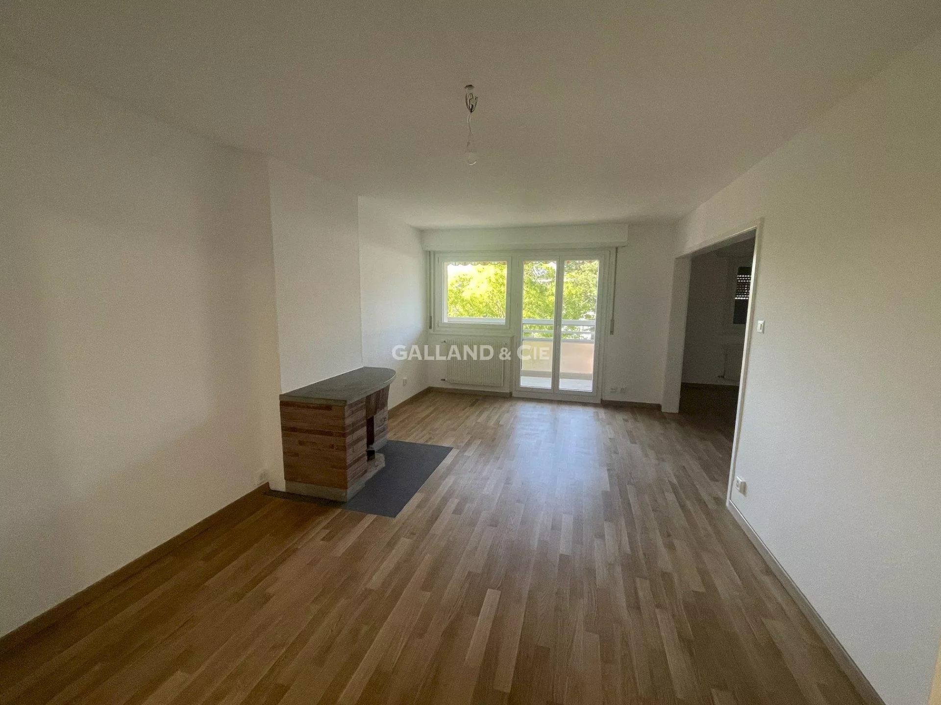 Pully - Un 5 pièces entièrement rénové avec balcon, prêt à vous séduire : Photo 8