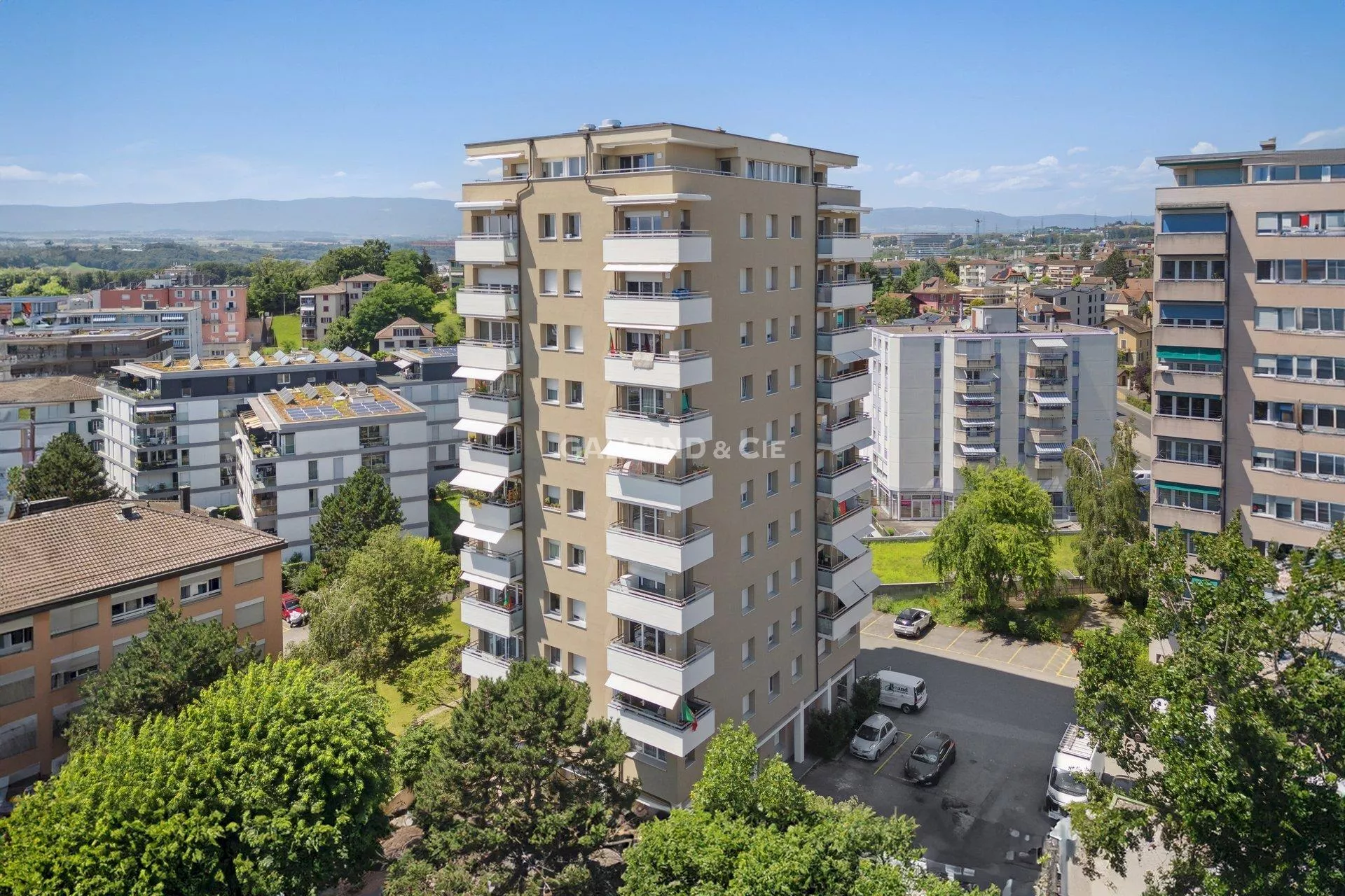 Appartement de 2.5 pièces au 5ème étage : Photo 1