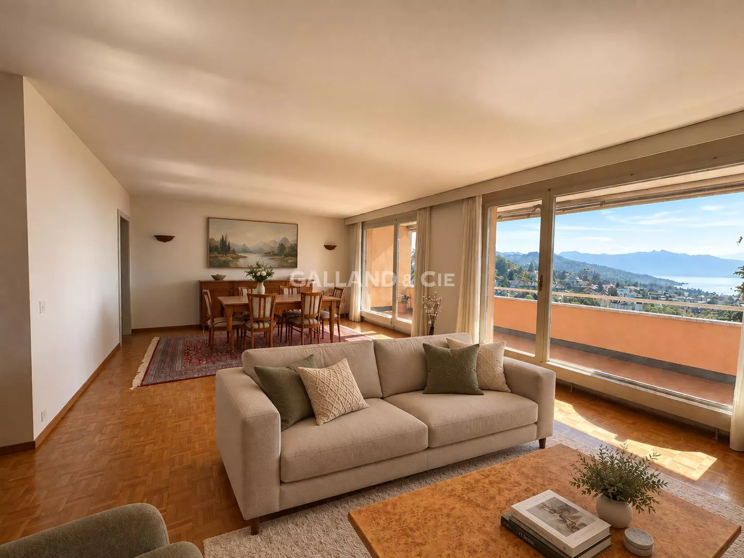 Spacieux 3,5 pièces avec vue  - ~ 130 m² : Photo 1