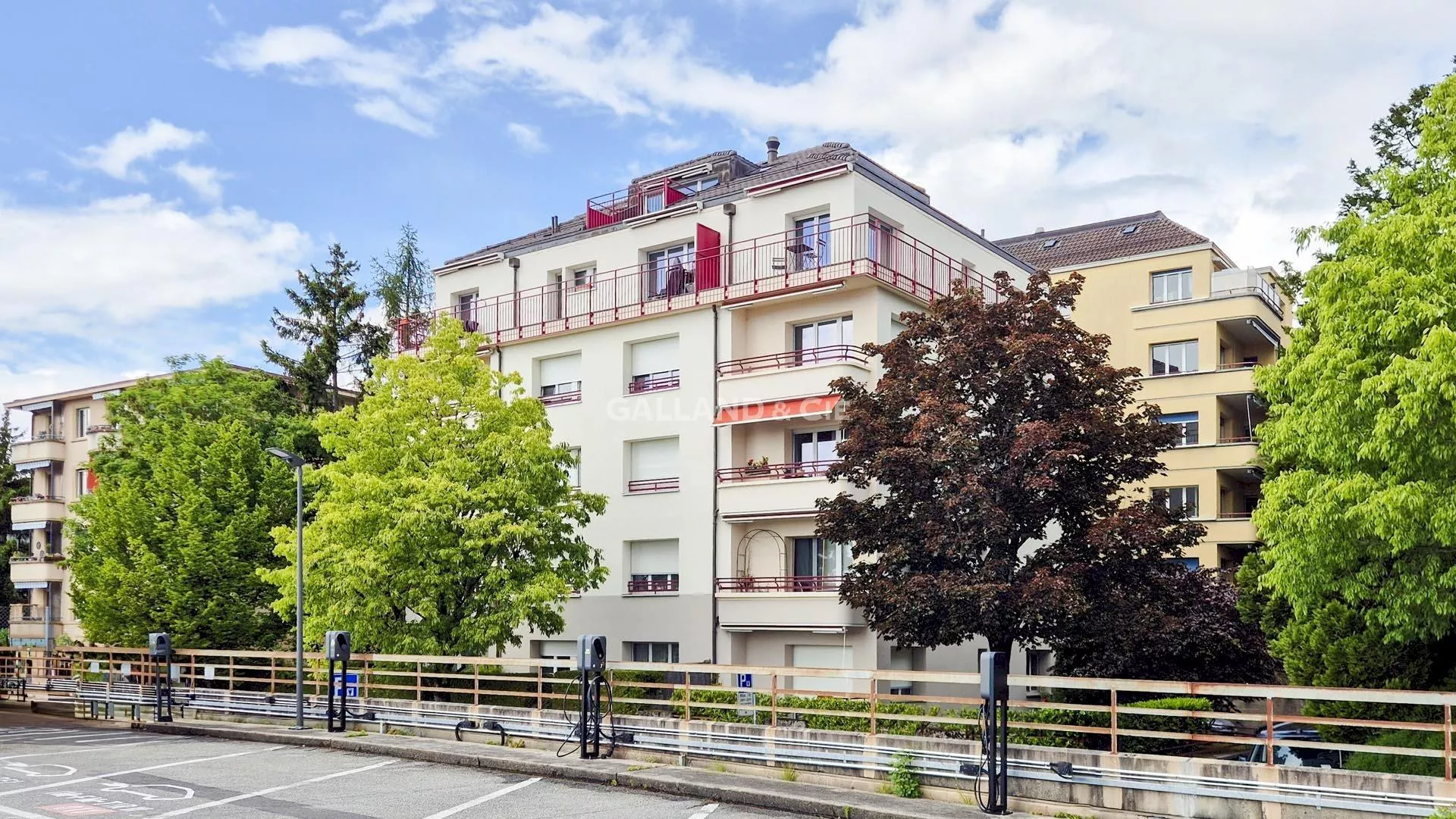 Place de parc extérieure. : Photo 1