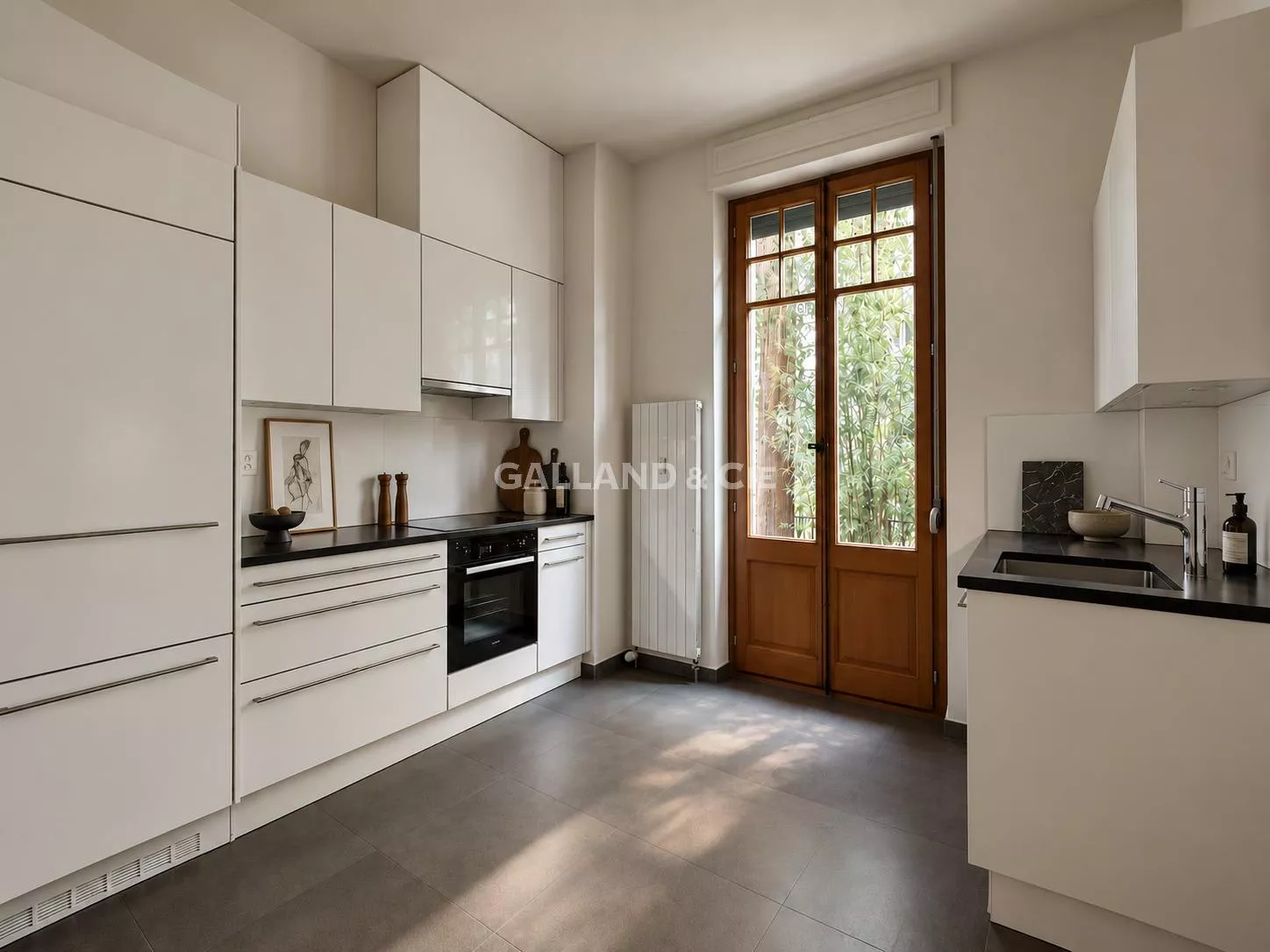 Grand 5.5 pièces, cachet architectural et jardin : Photo 6