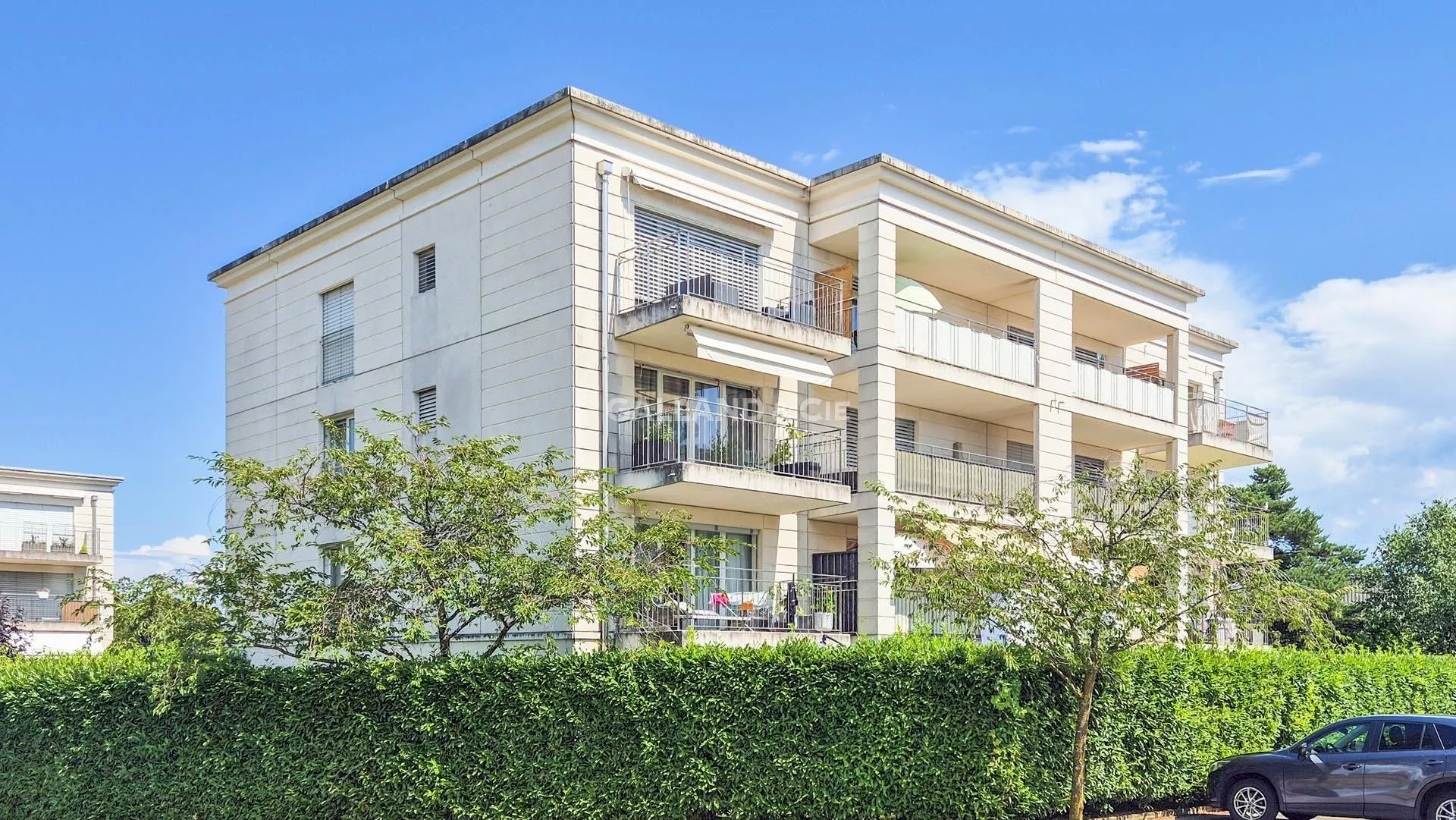 Place de parc extérieure : Photo 1